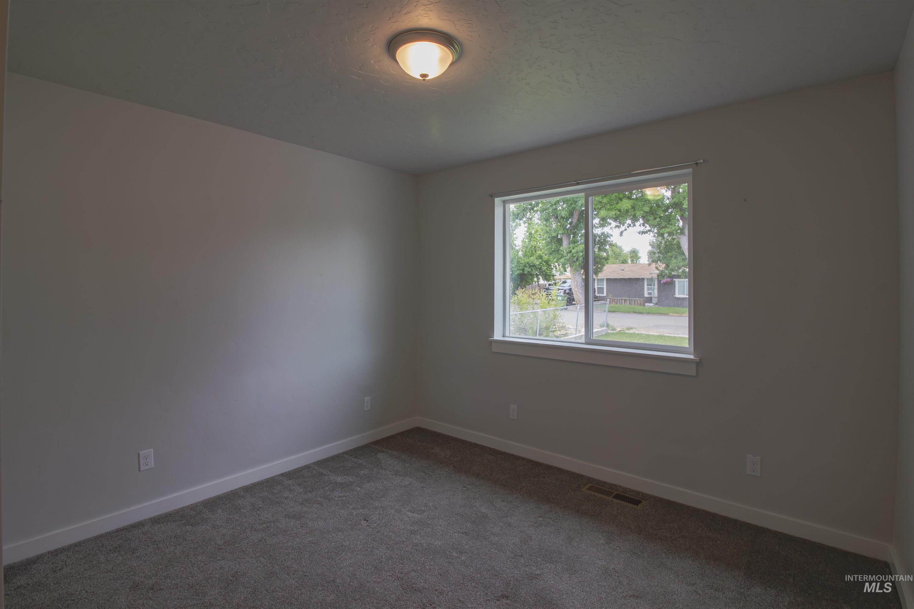 220 S Park Ave, New Plymouth, Idaho 83655, 3 Bedrooms, 2 Bathrooms, Residential For Sale, Price $385,000,MLS 98989186