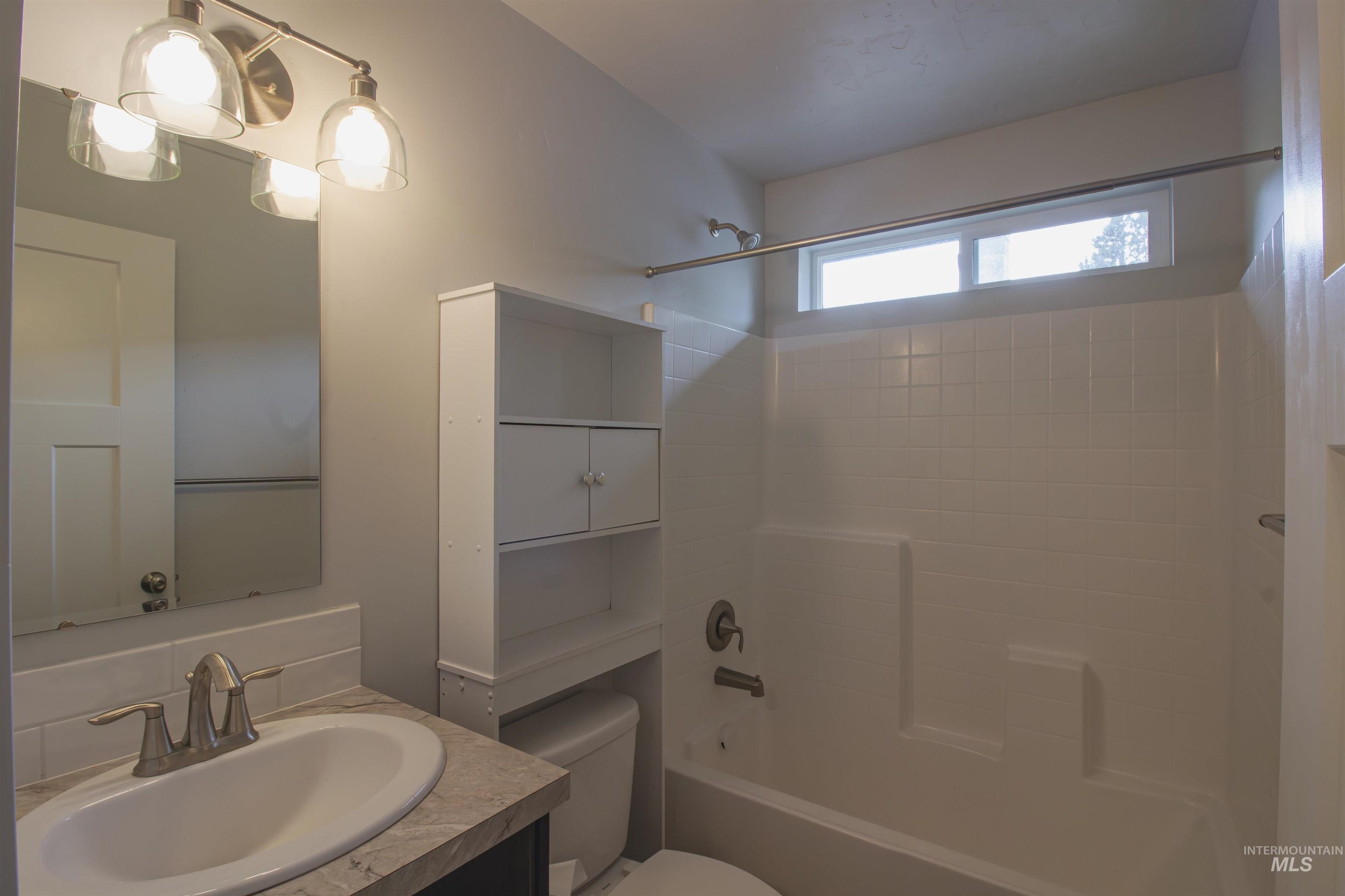220 S Park Ave, New Plymouth, Idaho 83655, 3 Bedrooms, 2 Bathrooms, Residential For Sale, Price $385,000,MLS 98989186