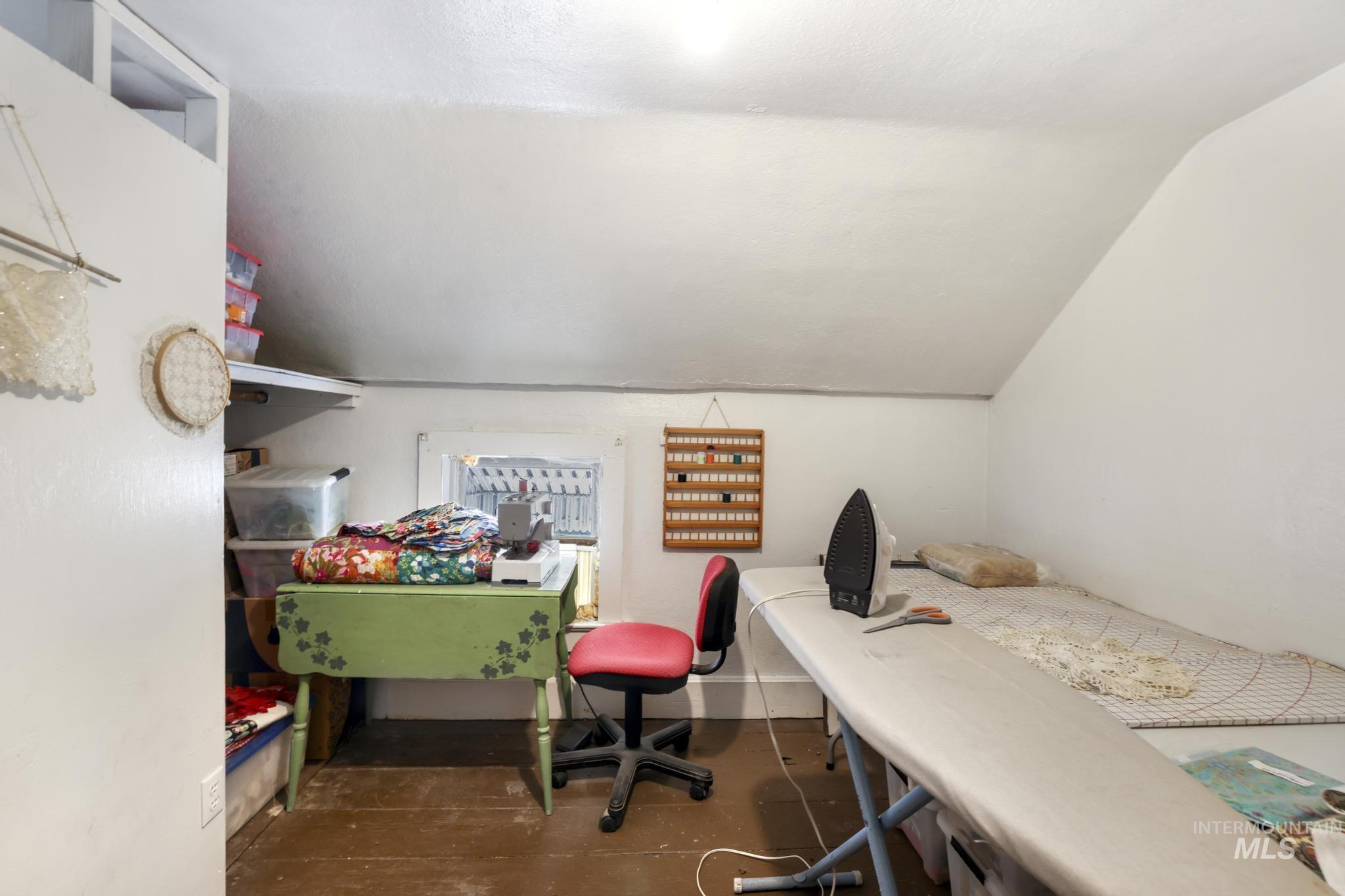 525 12th Ave N, Buhl, Idaho 83301, 3 Bedrooms, 1 Bathroom, Residential For Sale, Price $185,000,MLS 98989200