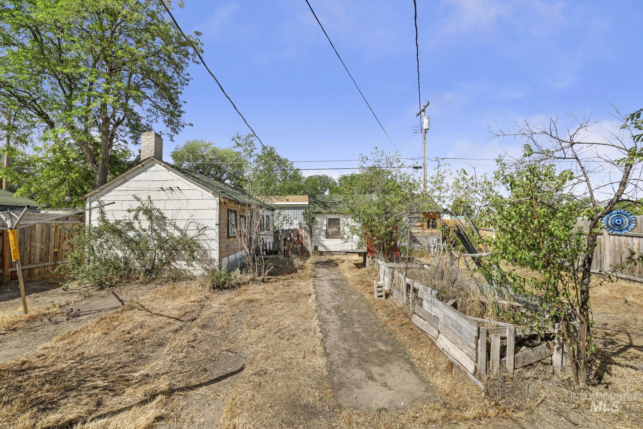 525 12th Ave N, Buhl, Idaho 83301, 3 Bedrooms, 1 Bathroom, Residential For Sale, Price $185,000,MLS 98989200