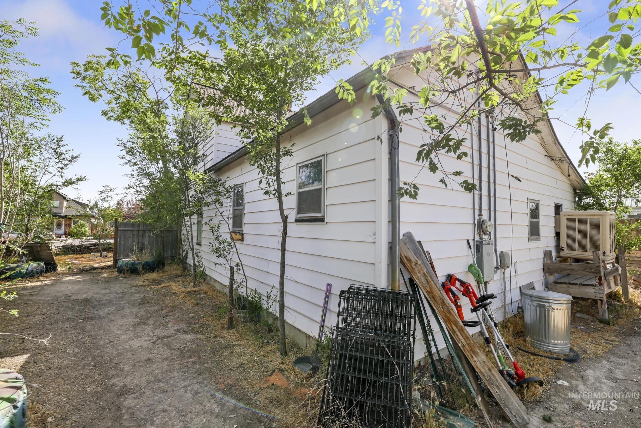 525 12th Ave N, Buhl, Idaho 83301, 3 Bedrooms, 1 Bathroom, Residential For Sale, Price $185,000,MLS 98989200