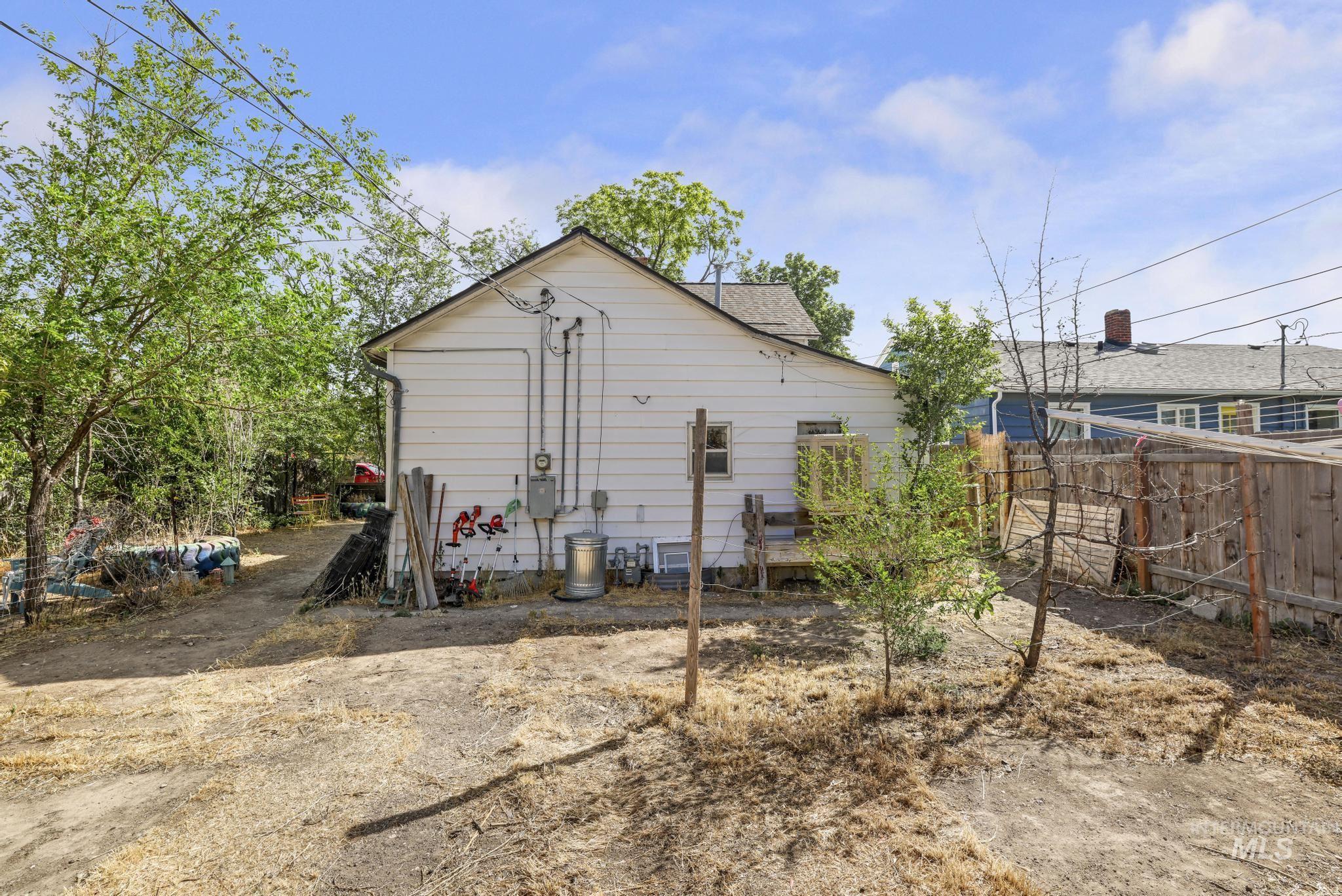 525 12th Ave N, Buhl, Idaho 83301, 3 Bedrooms, 1 Bathroom, Residential For Sale, Price $185,000,MLS 98989200