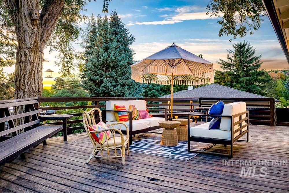 2105 S Ridgeview Way, Boise, Idaho 83712, 4 Bedrooms, 3 Bathrooms, Residential For Sale, Price $980,000,MLS 98989205