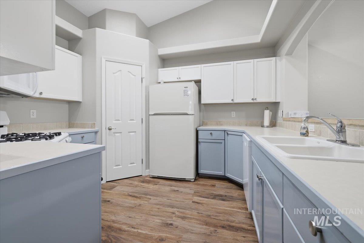 505 N Grove Way, Nampa, Idaho 83651, 3 Bedrooms, 2 Bathrooms, Residential For Sale, Price $330,000,MLS 98989206