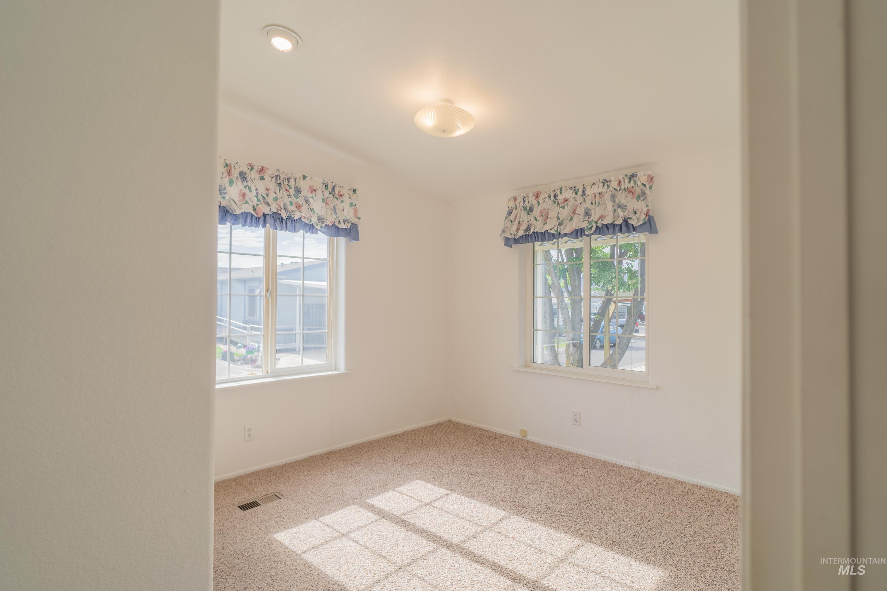 2115 6th ave., Clarkston, Washington 99403-1567, 3 Bedrooms, 2 Bathrooms, Residential For Sale, Price $155,000,MLS 98989207