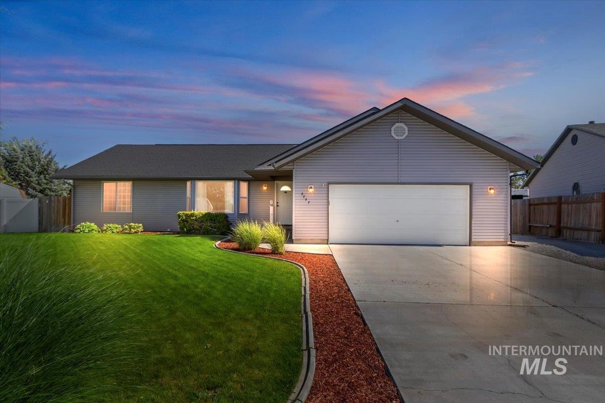 2797 Paintbrush Dr, Twin Falls, Idaho 83301-7571, 3 Bedrooms, 2 Bathrooms, Residential For Sale, Price $389,900,MLS 98989212