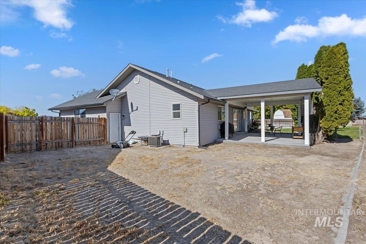 2797 Paintbrush Dr, Twin Falls, Idaho 83301-7571, 3 Bedrooms, 2 Bathrooms, Residential For Sale, Price $389,900,MLS 98989212