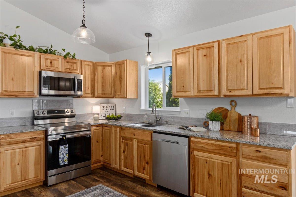 2797 Paintbrush Dr, Twin Falls, Idaho 83301-7571, 3 Bedrooms, 2 Bathrooms, Residential For Sale, Price $389,900,MLS 98989212