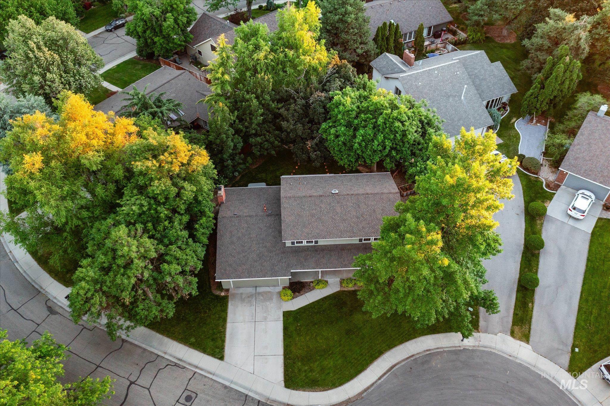 2809 S Falling Brook Way, Boise, Idaho 83706, 4 Bedrooms, 2.5 Bathrooms, Residential For Sale, Price $749,000,MLS 98989213
