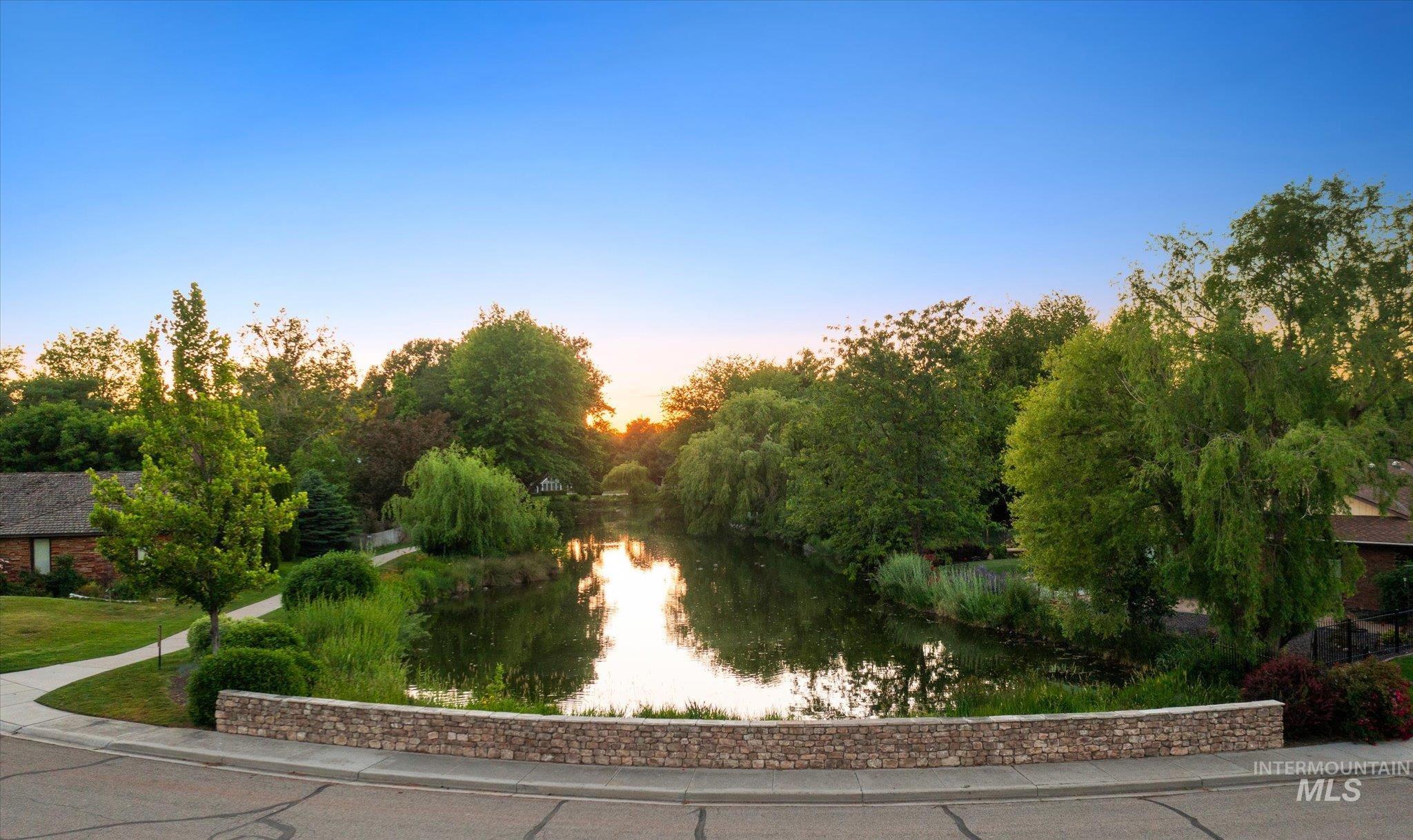 2809 S Falling Brook Way, Boise, Idaho 83706, 4 Bedrooms, 2.5 Bathrooms, Residential For Sale, Price $749,000,MLS 98989213