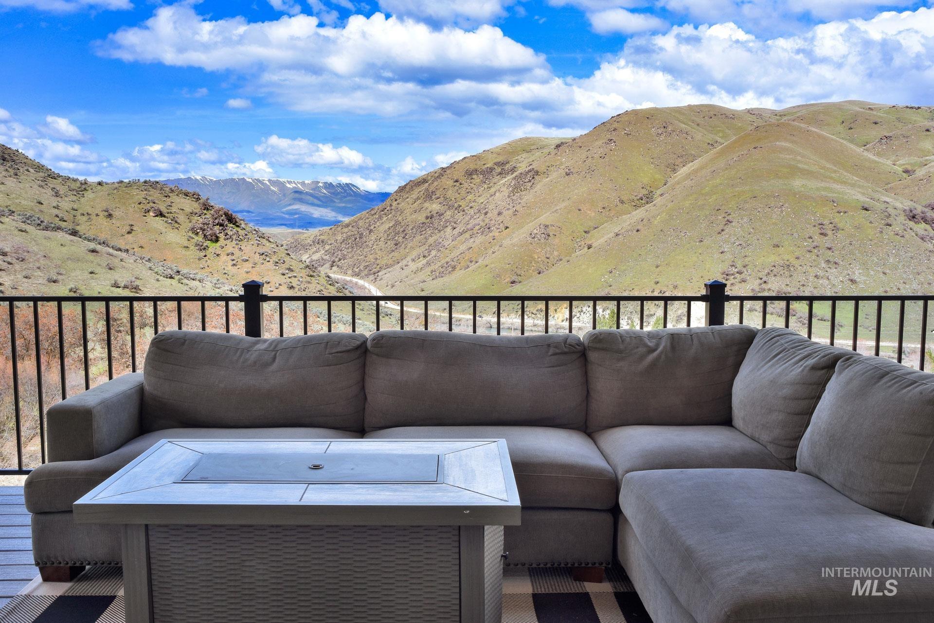 44 Shoemaker, Horseshoe Bend, Idaho 83629, 4 Bedrooms, 2.5 Bathrooms, Residential For Sale, Price $1,099,999,MLS 98989216