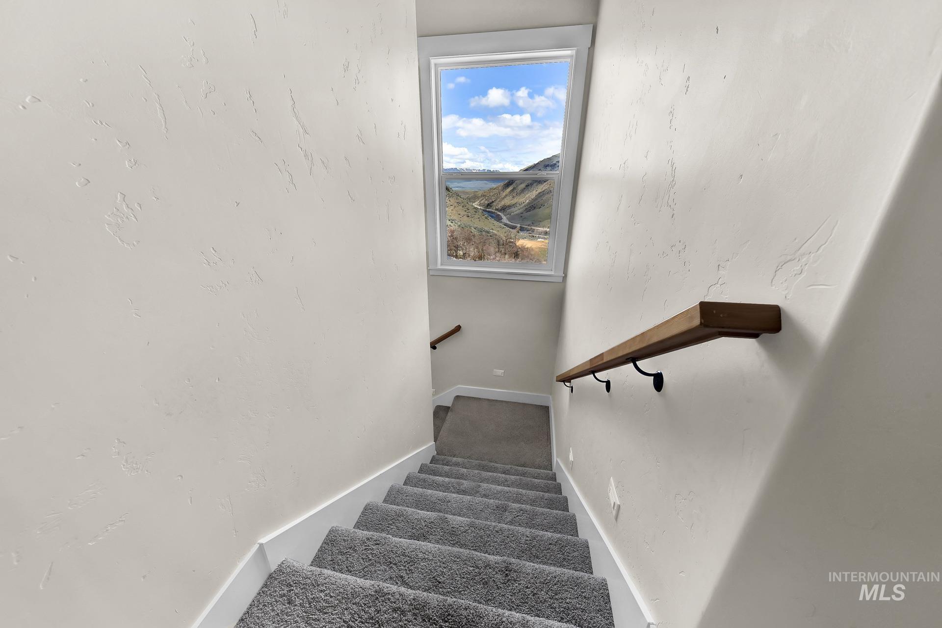 44 Shoemaker, Horseshoe Bend, Idaho 83629, 4 Bedrooms, 2.5 Bathrooms, Residential For Sale, Price $1,099,999,MLS 98989216