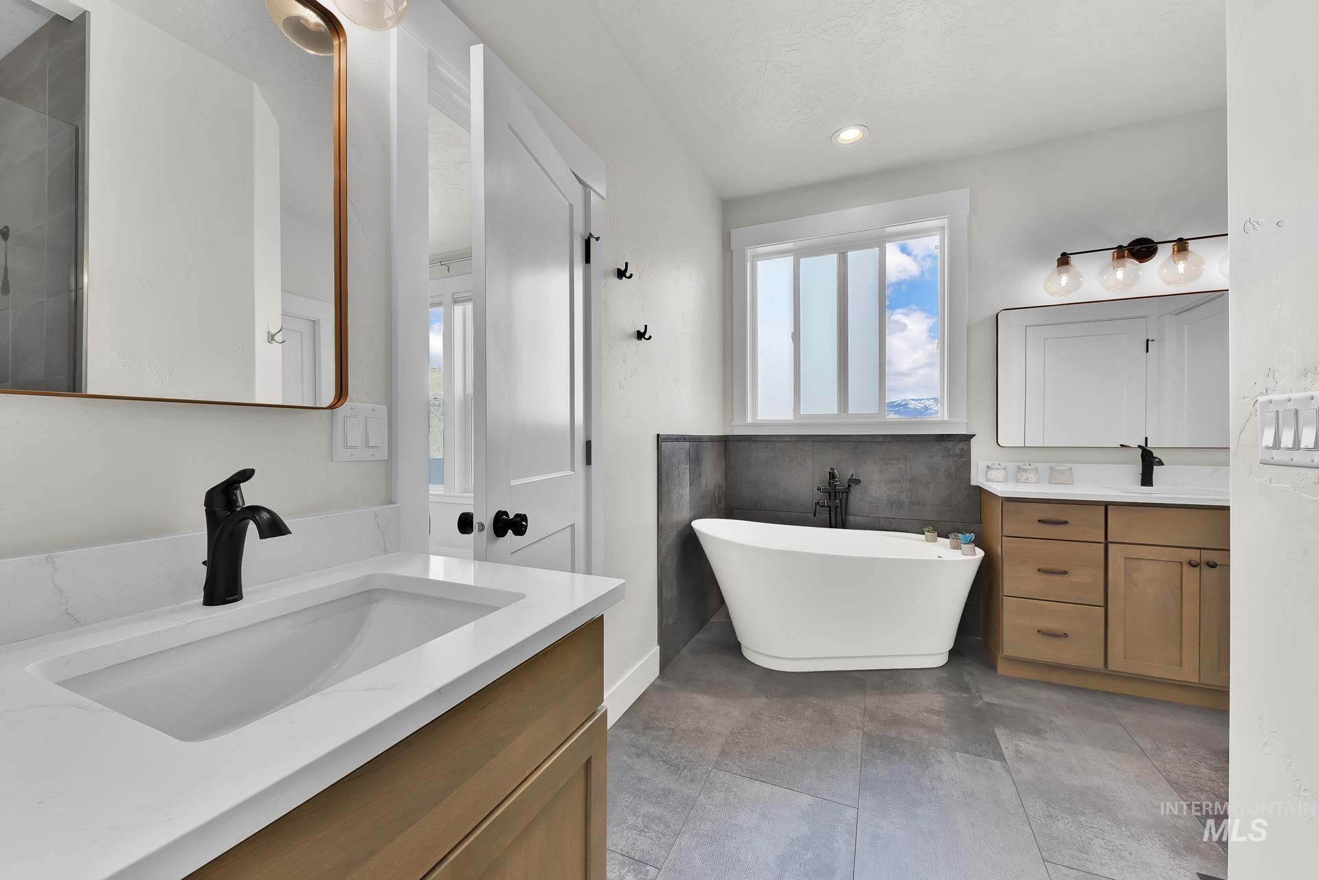 44 Shoemaker, Horseshoe Bend, Idaho 83629, 4 Bedrooms, 2.5 Bathrooms, Residential For Sale, Price $1,099,999,MLS 98989216