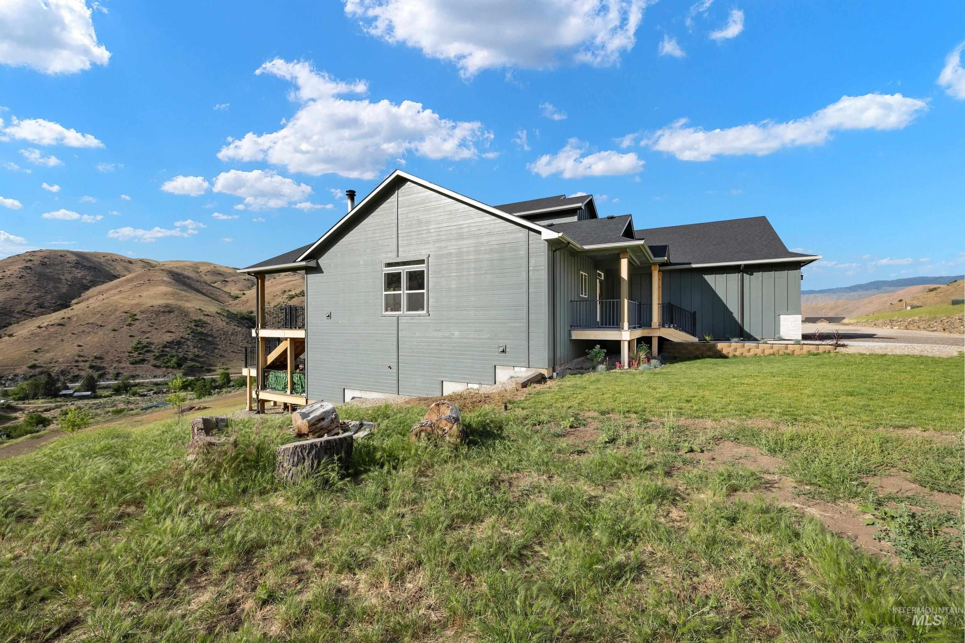 44 Shoemaker, Horseshoe Bend, Idaho 83629, 4 Bedrooms, 2.5 Bathrooms, Residential For Sale, Price $1,099,999,MLS 98989216