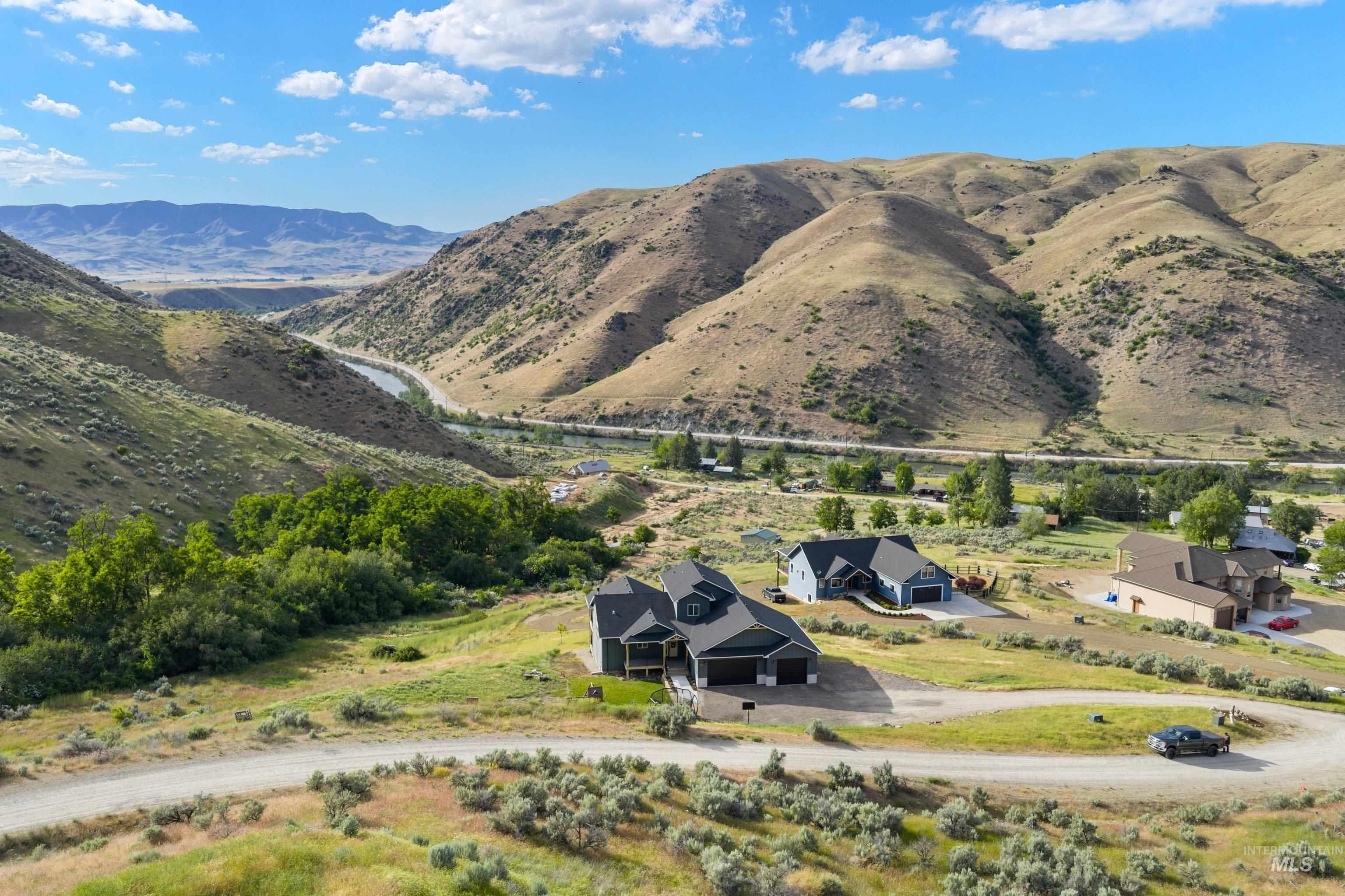 44 Shoemaker, Horseshoe Bend, Idaho 83629, 4 Bedrooms, 2.5 Bathrooms, Residential For Sale, Price $1,099,999,MLS 98989216