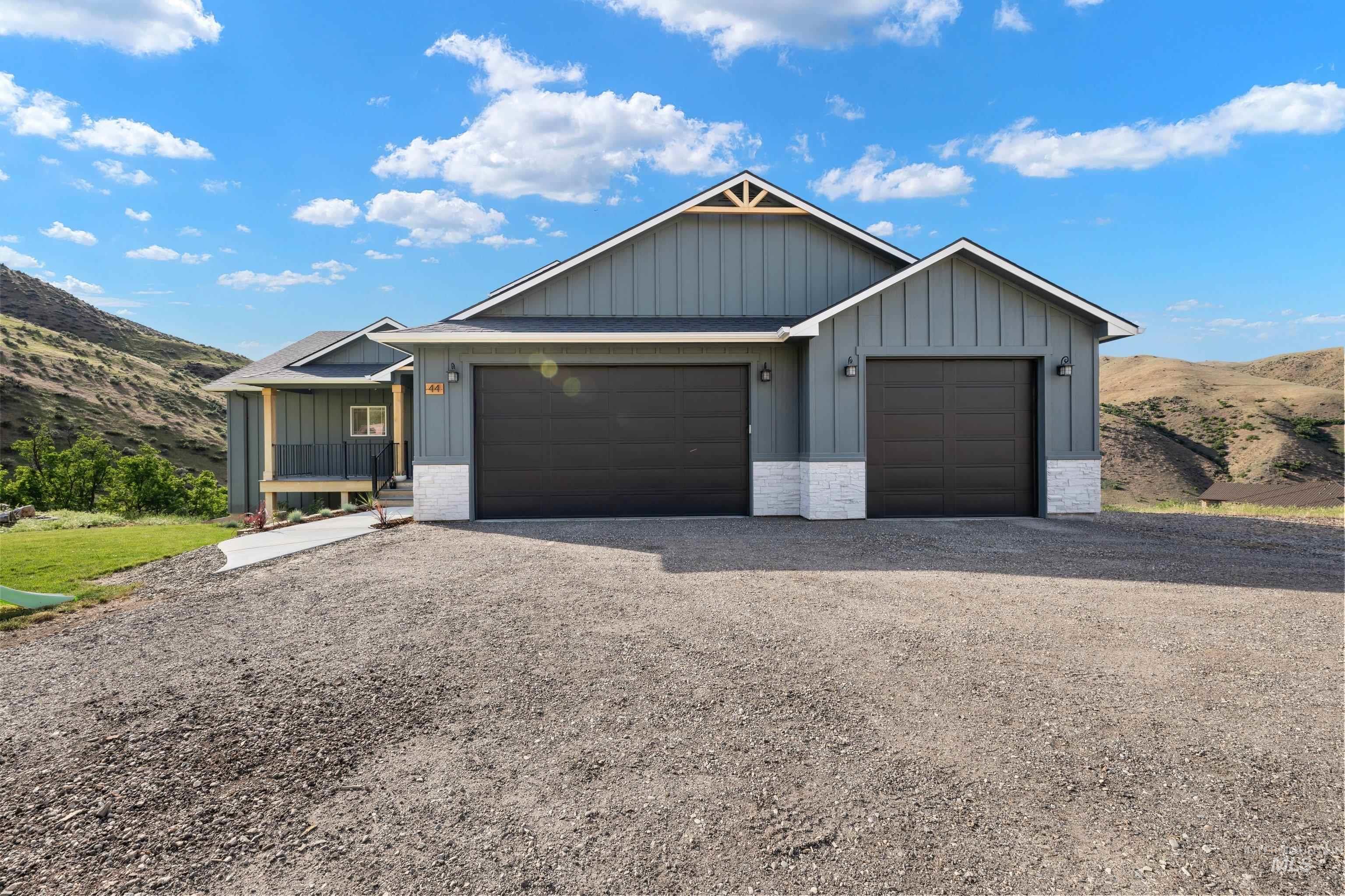 44 Shoemaker, Horseshoe Bend, Idaho 83629, 4 Bedrooms, 2.5 Bathrooms, Residential For Sale, Price $1,099,999,MLS 98989216