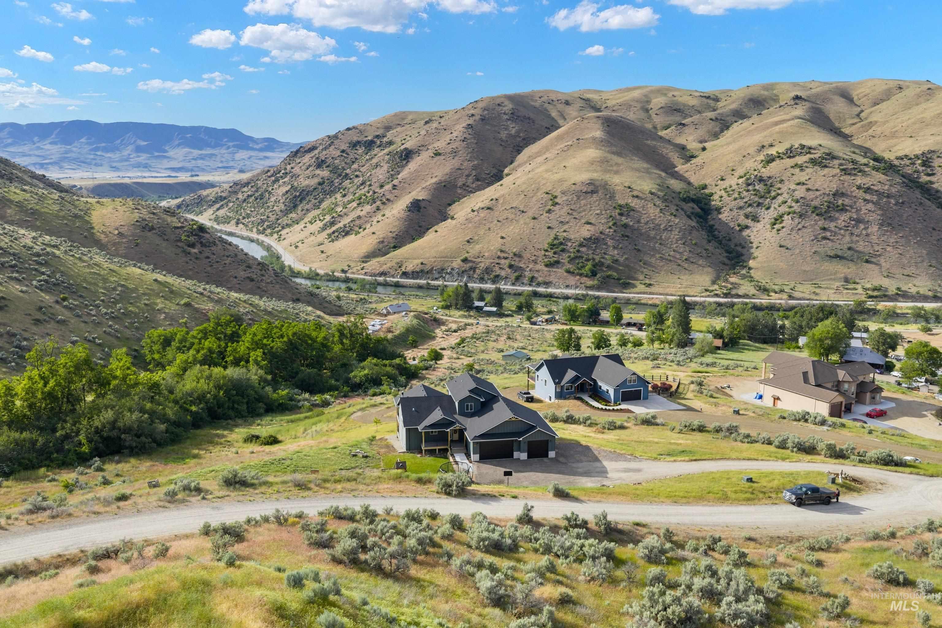 44 Shoemaker, Horseshoe Bend, Idaho 83629, 4 Bedrooms, 2.5 Bathrooms, Residential For Sale, Price $1,099,999,MLS 98989216