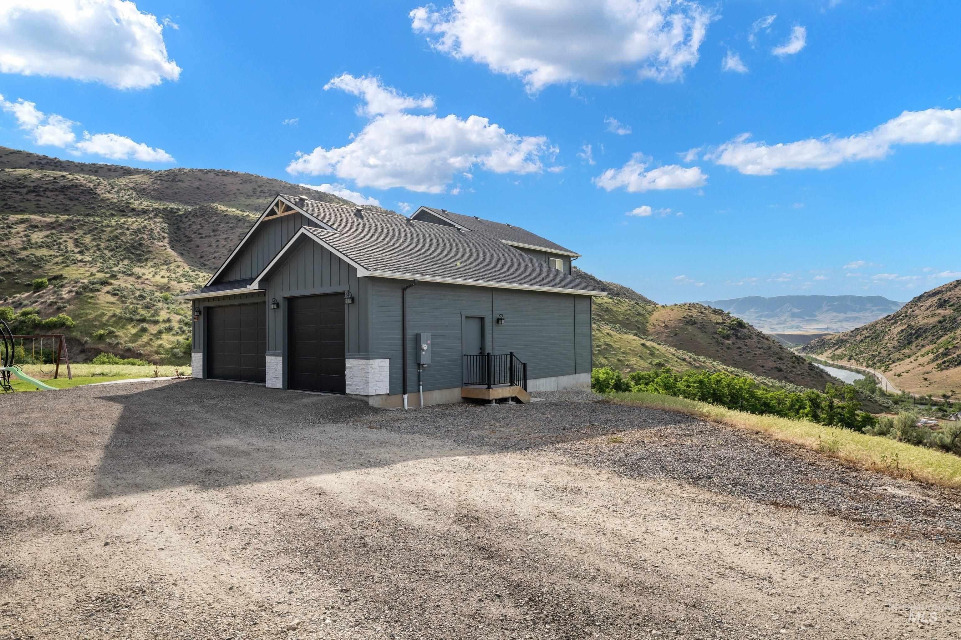 44 Shoemaker, Horseshoe Bend, Idaho 83629, 4 Bedrooms, 2.5 Bathrooms, Residential For Sale, Price $1,099,999,MLS 98989216