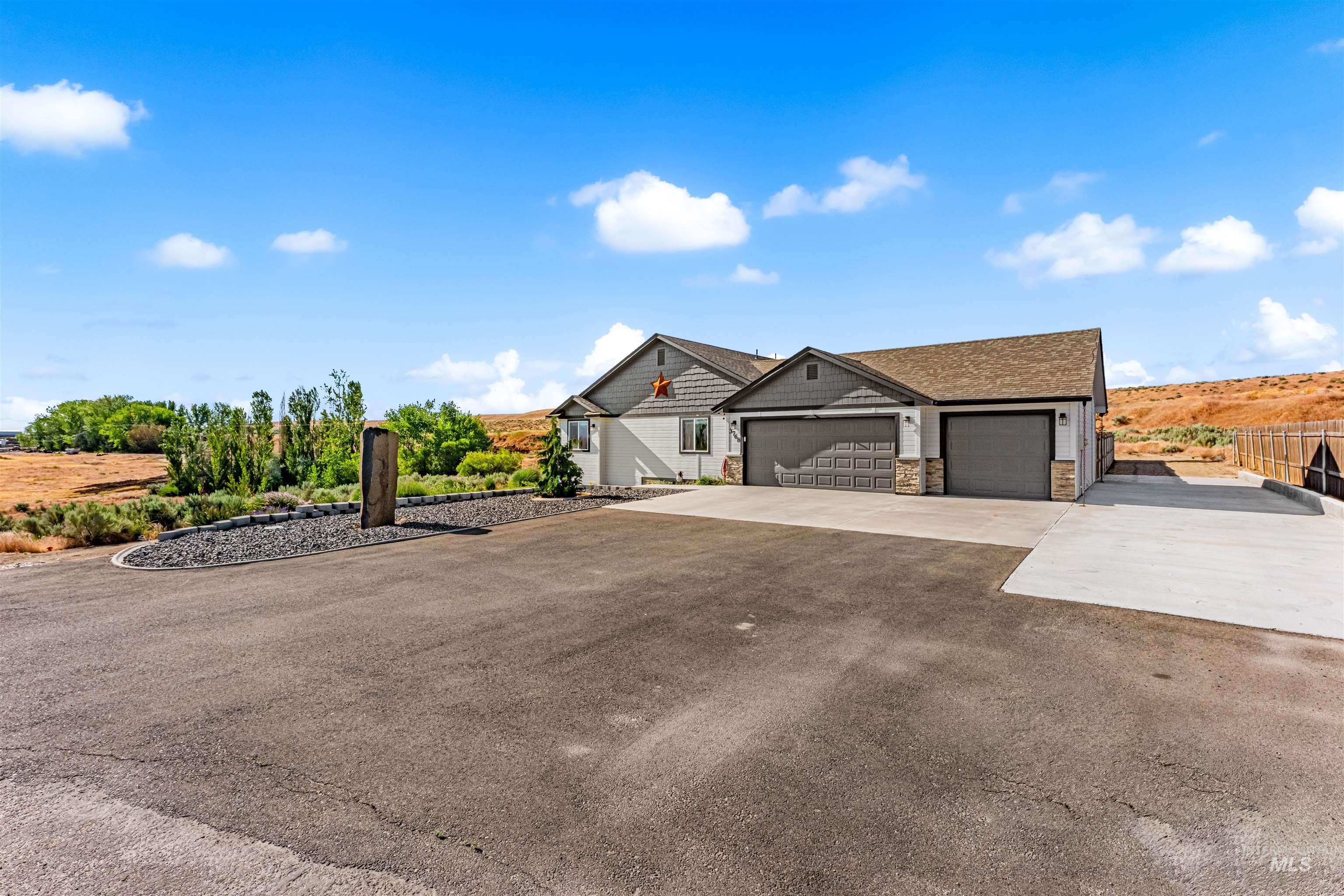 3768 Dundee Dr, New Plymouth, Idaho 83655, 5 Bedrooms, 2 Bathrooms, Residential For Sale, Price $779,000,MLS 98989219