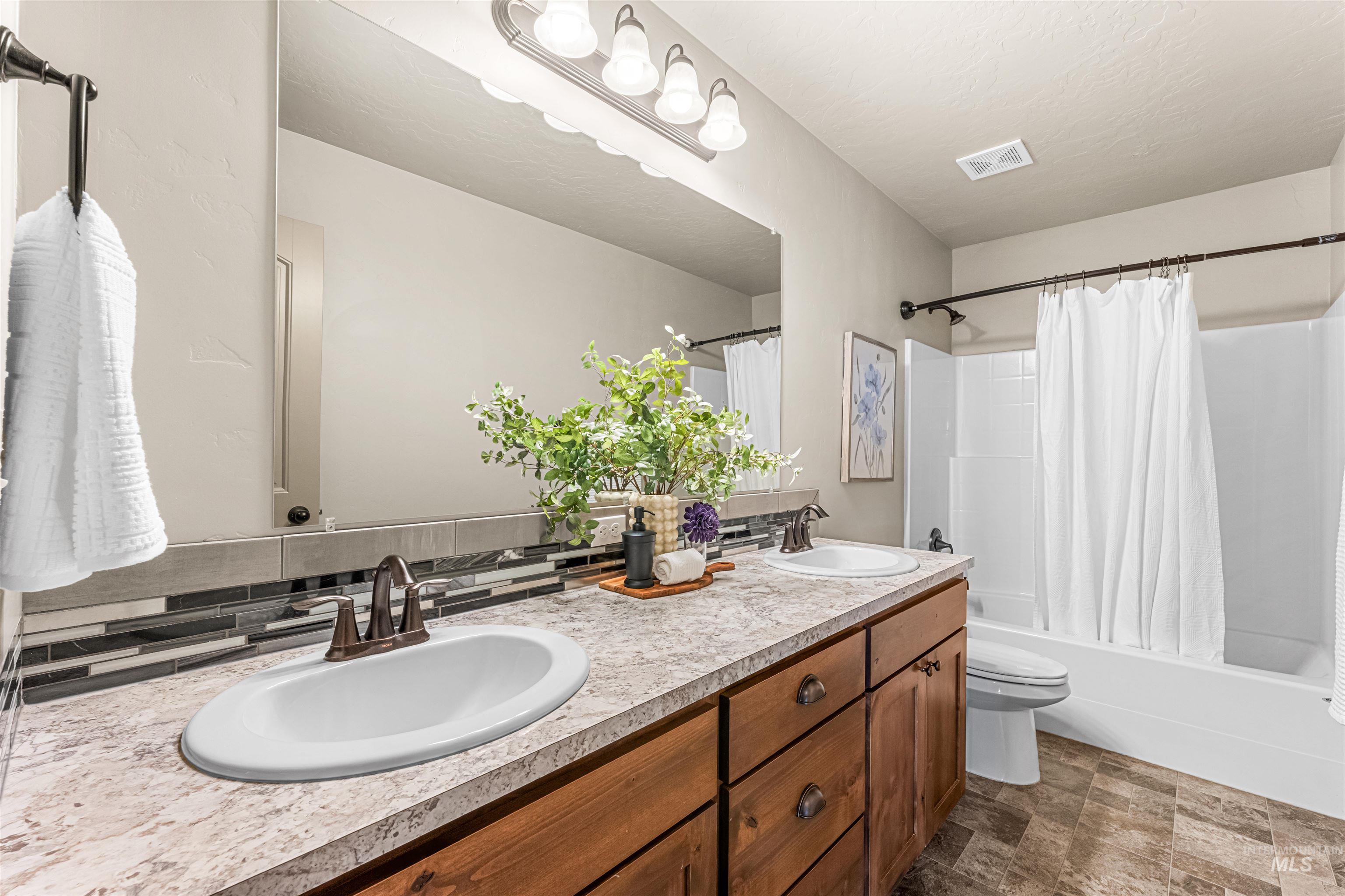 3768 Dundee Dr, New Plymouth, Idaho 83655, 5 Bedrooms, 2 Bathrooms, Residential For Sale, Price $779,000,MLS 98989219