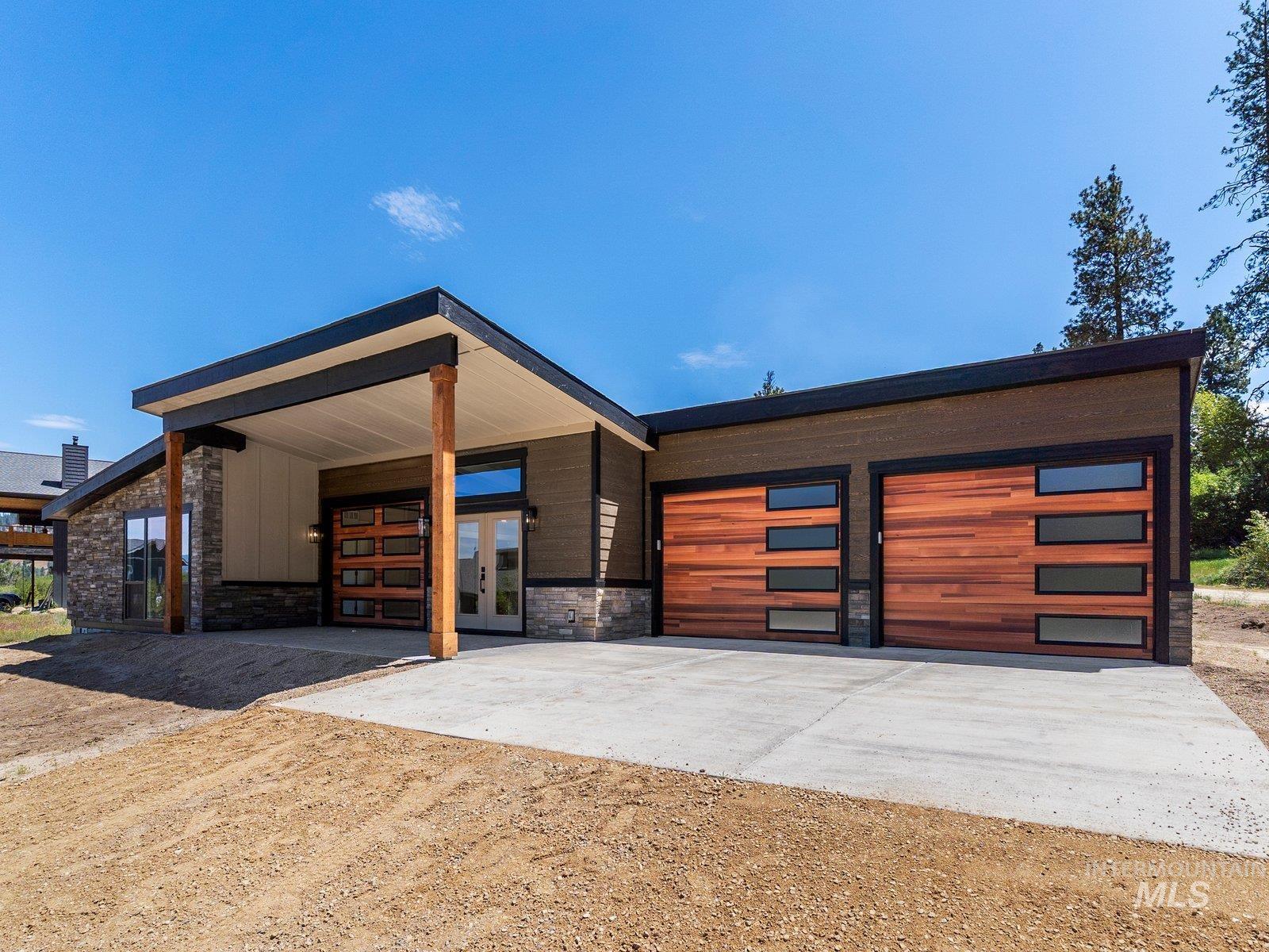 71 Wapiti Ct., Garden Valley, Idaho 83622, 3 Bedrooms, 2 Bathrooms, Residential For Sale, Price $489,000,MLS 98989223