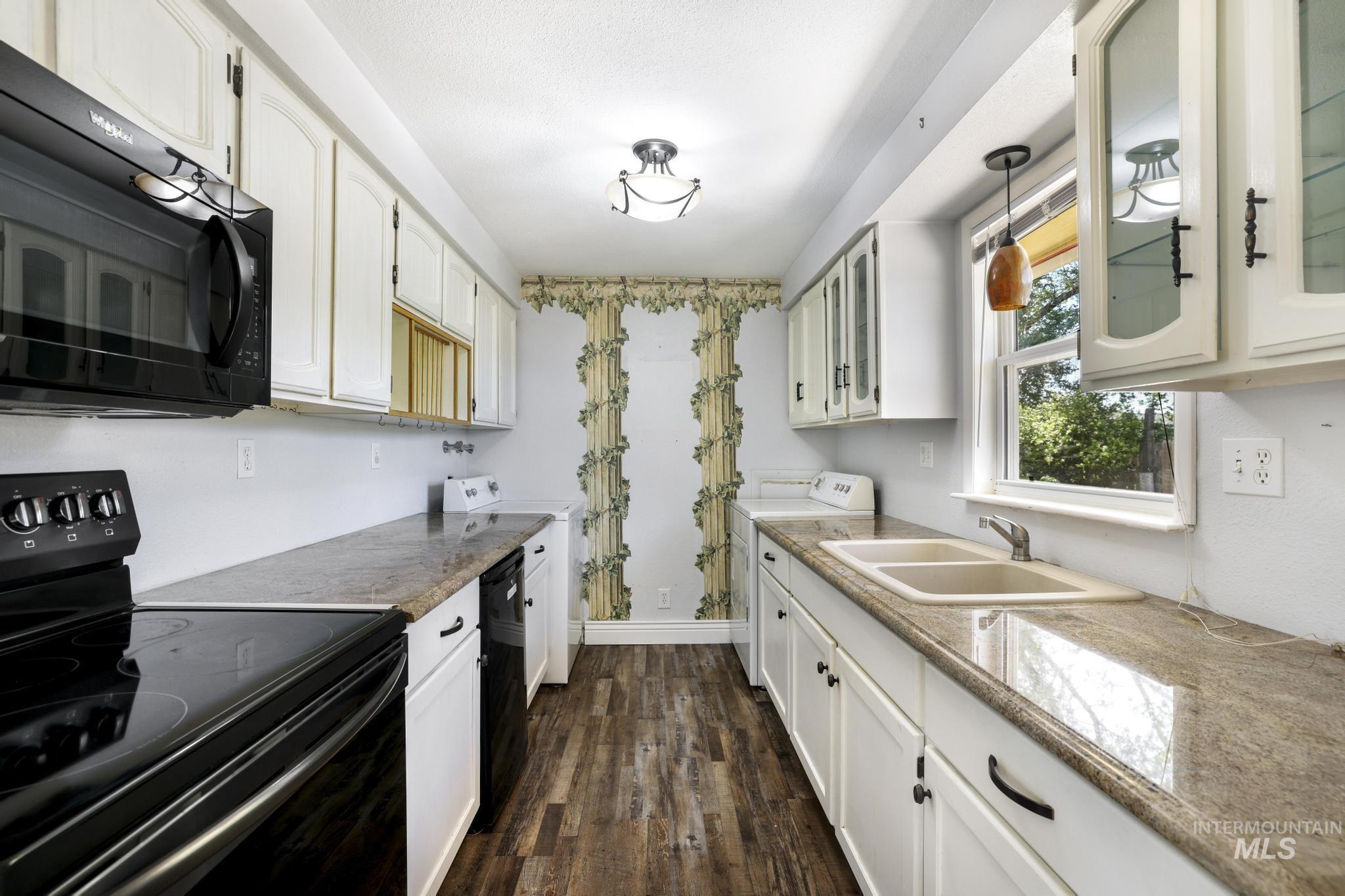 1545 N 14TH e, Mountain Home, Idaho 83647, 3 Bedrooms, 1 Bathroom, Residential For Sale, Price $249,900,MLS 98989228