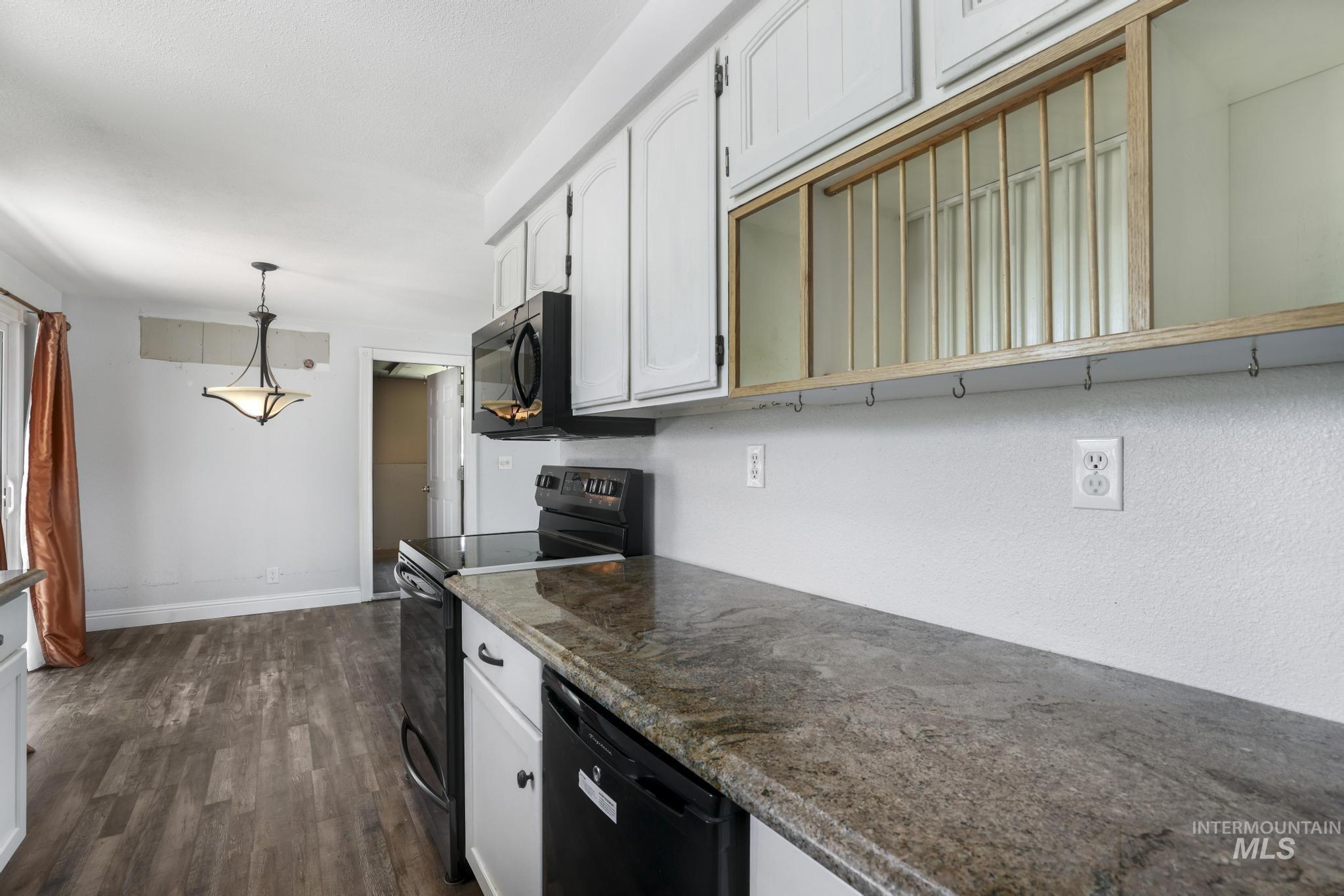 1545 N 14TH e, Mountain Home, Idaho 83647, 3 Bedrooms, 1 Bathroom, Residential For Sale, Price $249,900,MLS 98989228