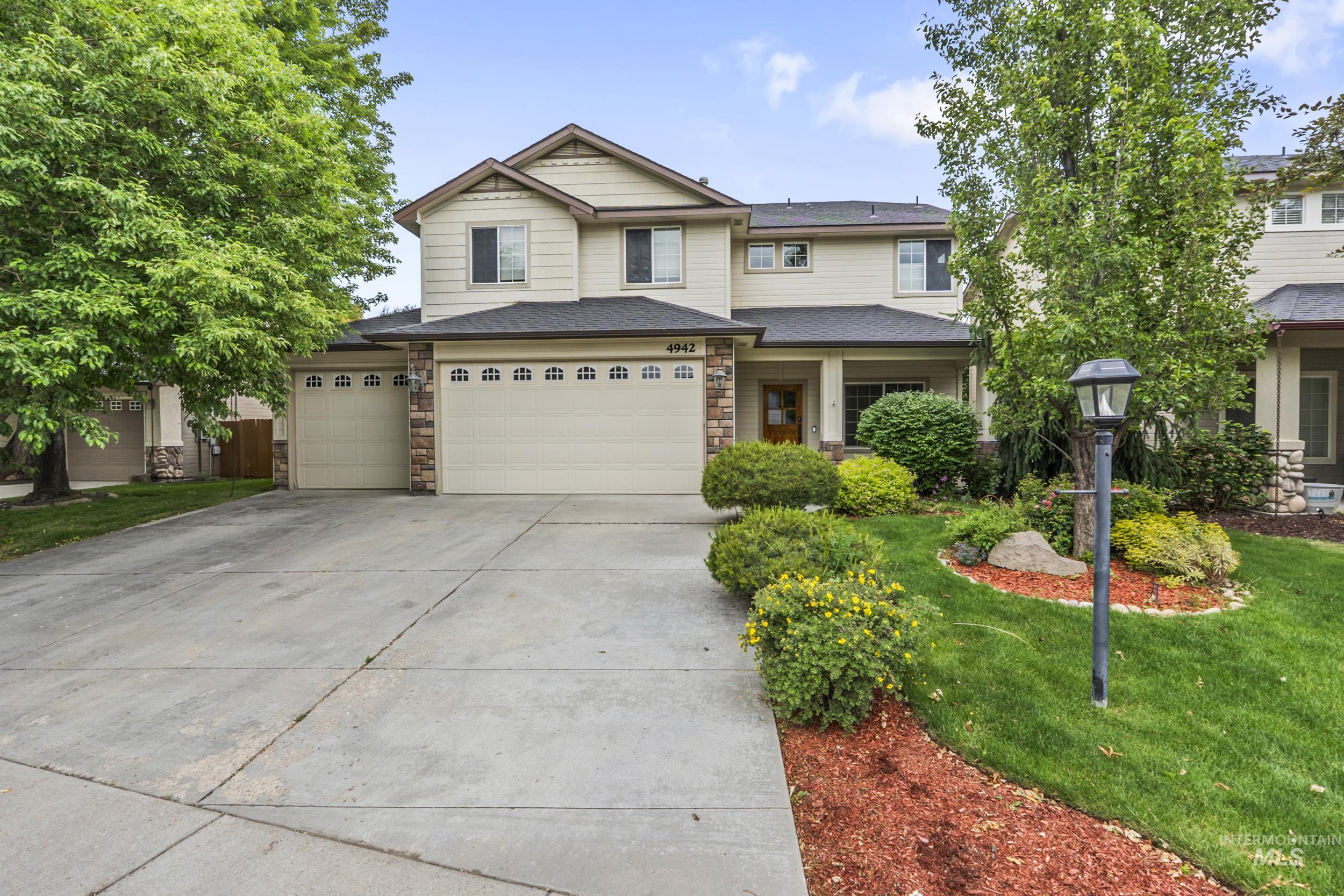 4942 N Wild Goose Way, Meridian, Idaho 83646, 4 Bedrooms, 3 Bathrooms, Residential For Sale, Price $595,000,MLS 98989230