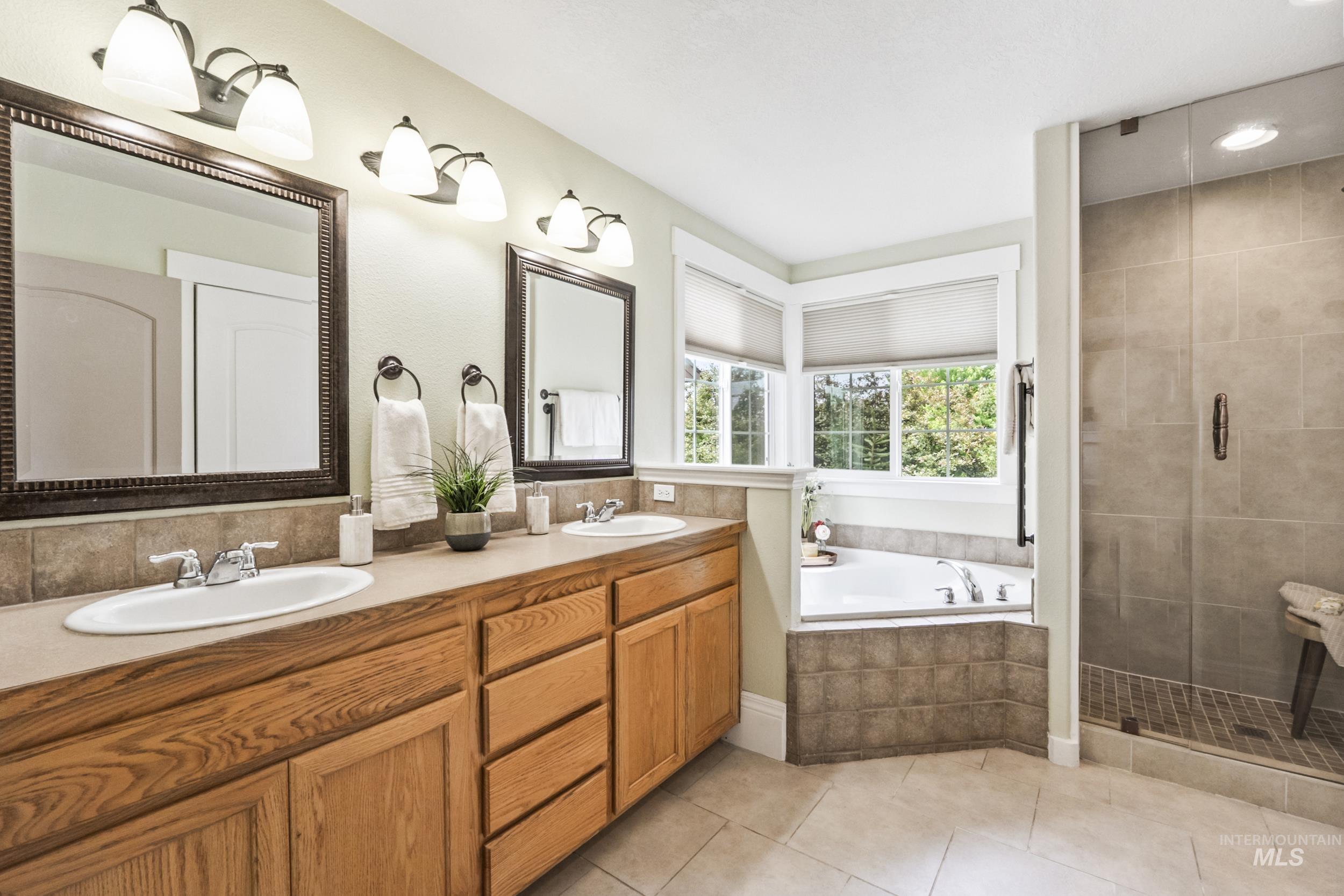 4942 N Wild Goose Way, Meridian, Idaho 83646, 4 Bedrooms, 3 Bathrooms, Residential For Sale, Price $595,000,MLS 98989230