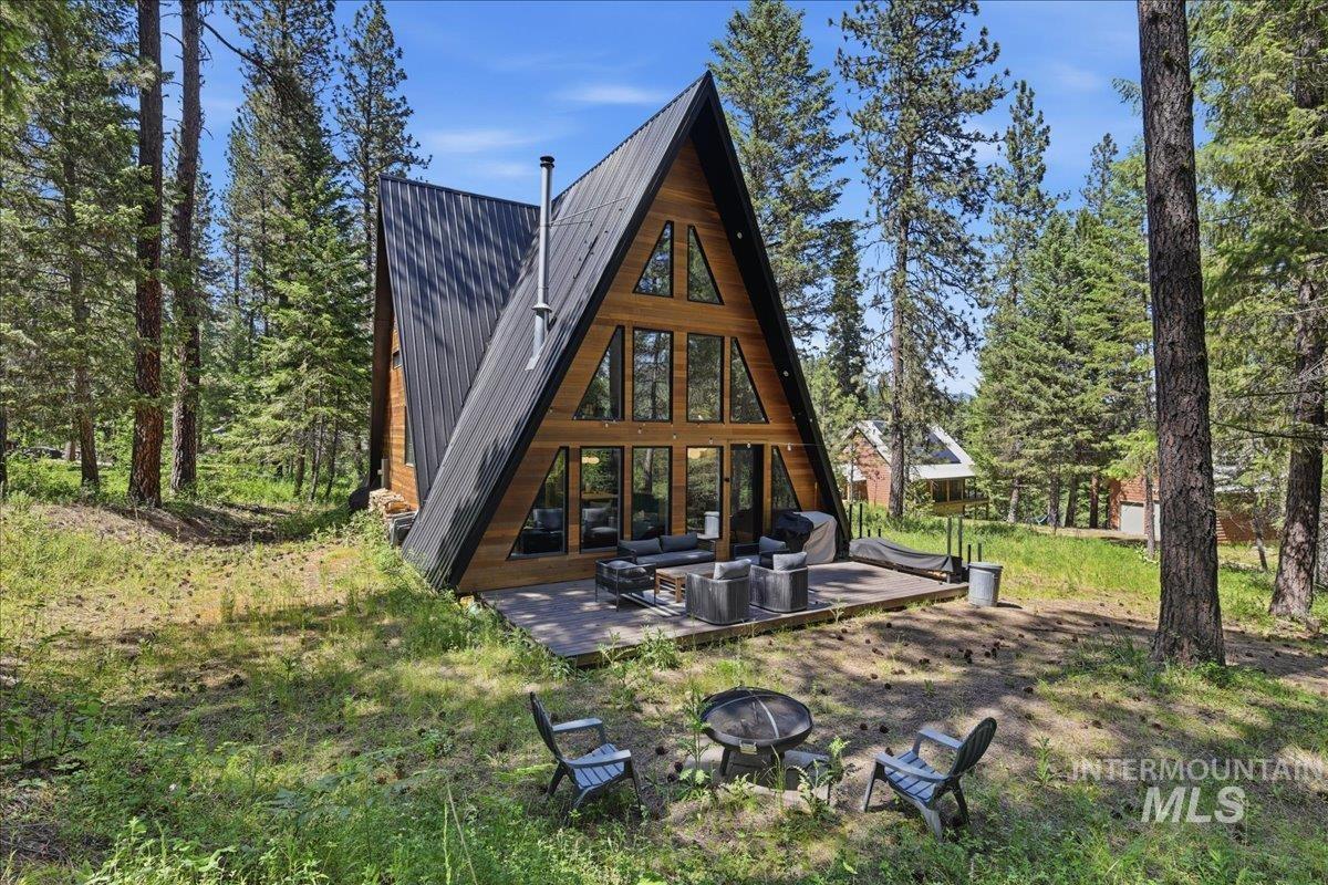 64 Fairway Dr, Garden Valley, Idaho 83622, 2 Bedrooms, 2 Bathrooms, Residential For Sale, Price $679,900,MLS 98989231
