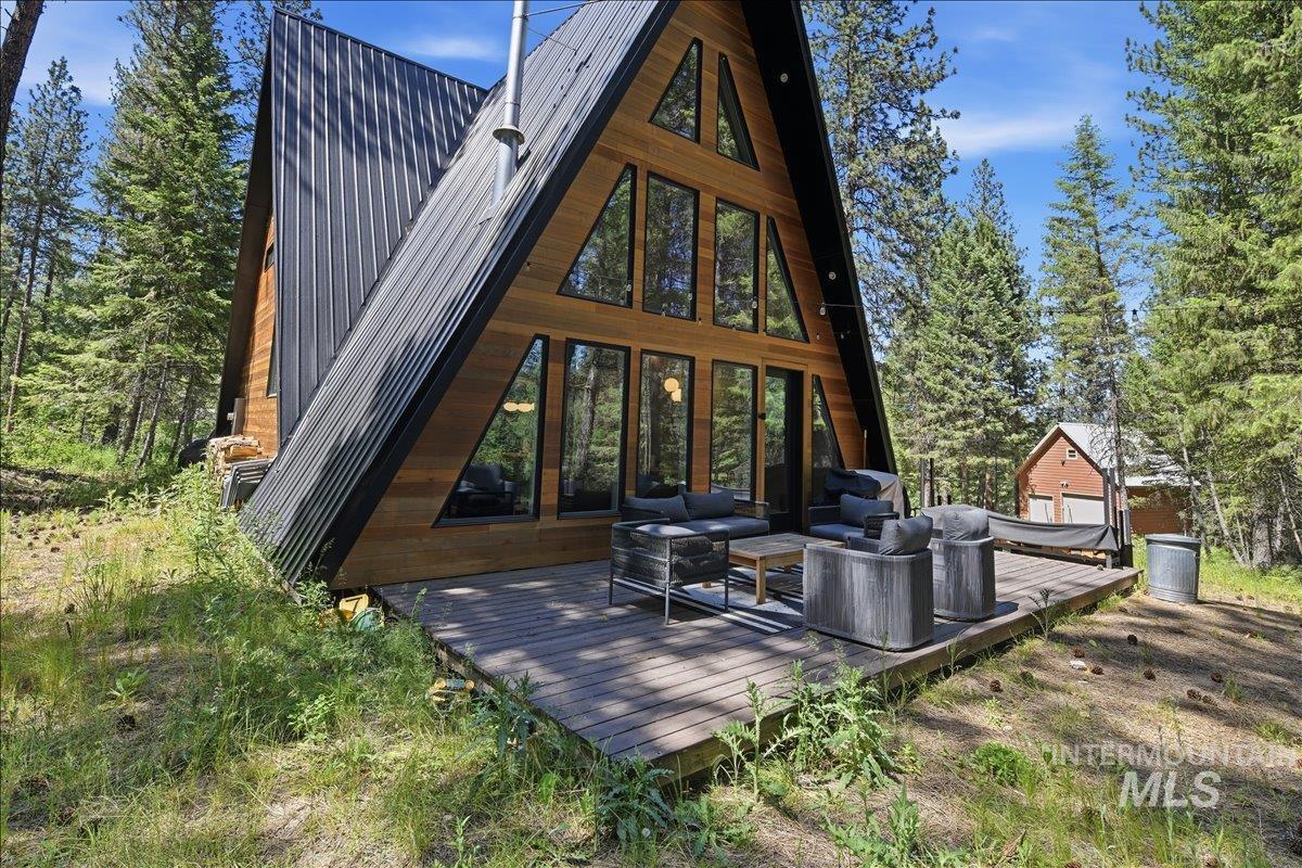 64 Fairway Dr, Garden Valley, Idaho 83622, 2 Bedrooms, 2 Bathrooms, Residential For Sale, Price $679,900,MLS 98989231