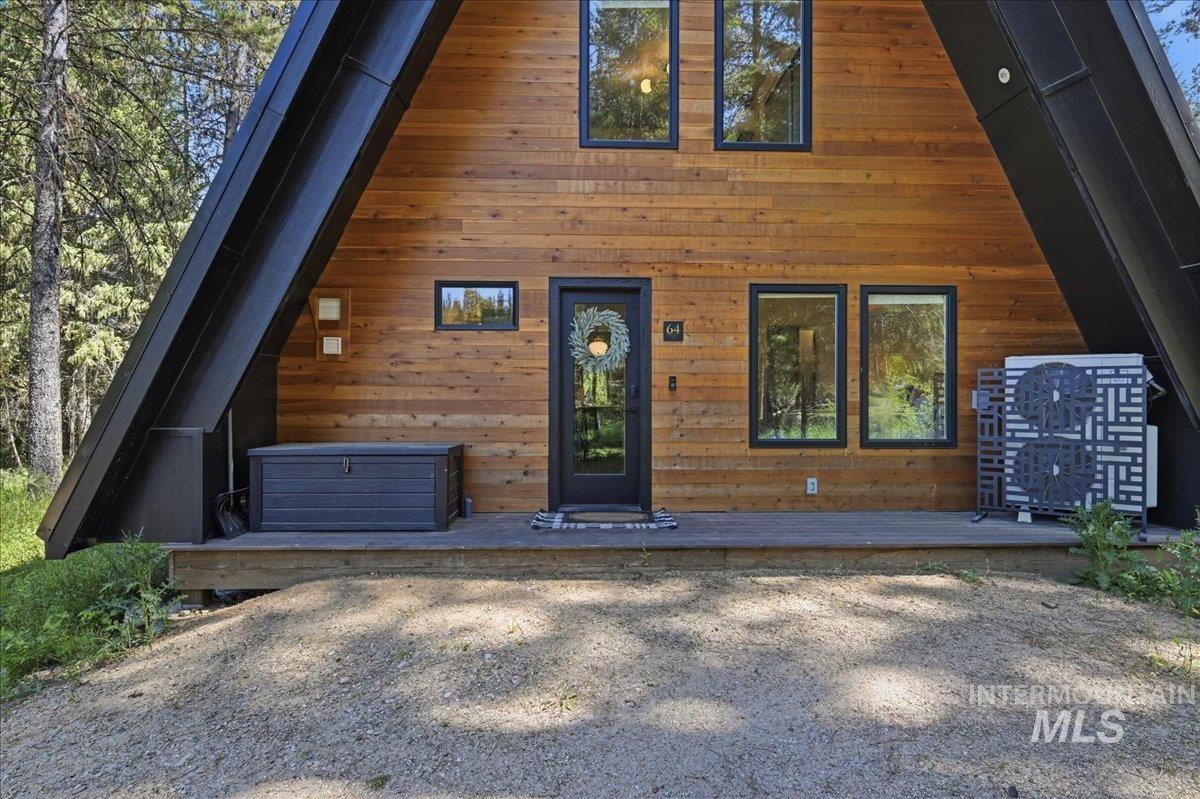 64 Fairway Dr, Garden Valley, Idaho 83622, 2 Bedrooms, 2 Bathrooms, Residential For Sale, Price $679,900,MLS 98989231