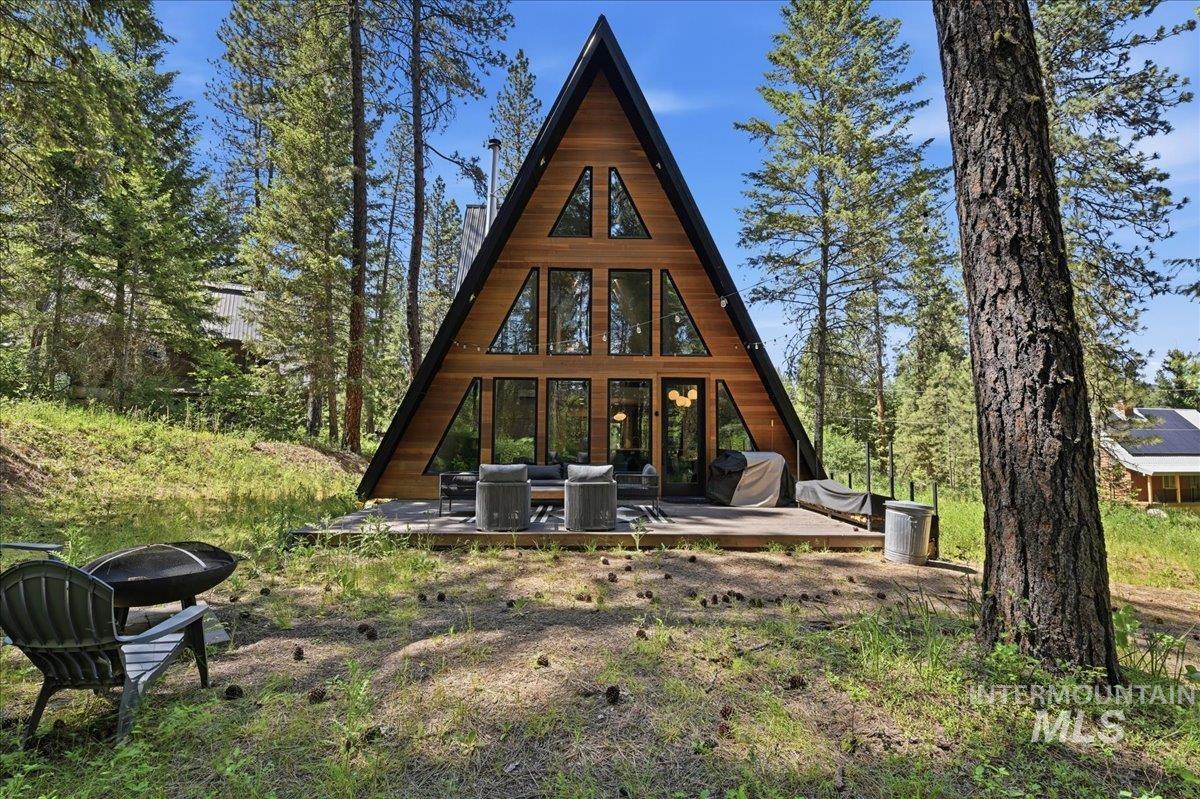 64 Fairway Dr, Garden Valley, Idaho 83622, 2 Bedrooms, 2 Bathrooms, Residential For Sale, Price $679,900,MLS 98989231