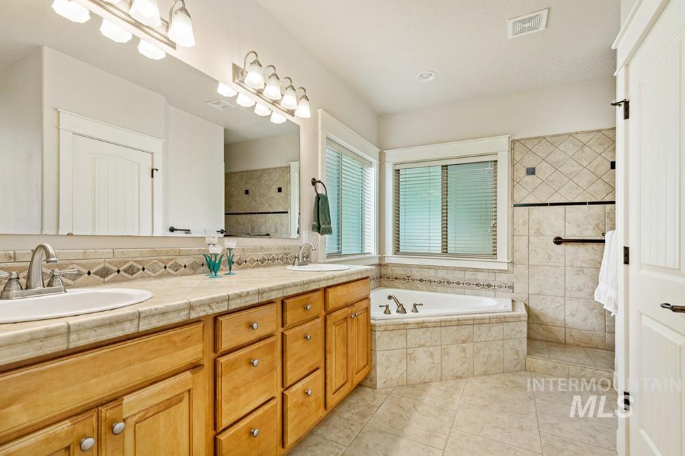 15387 Reminiscene Dr, Caldwell, Idaho 83607, 4 Bedrooms, 3.5 Bathrooms, Residential For Sale, Price $970,000,MLS 98989233