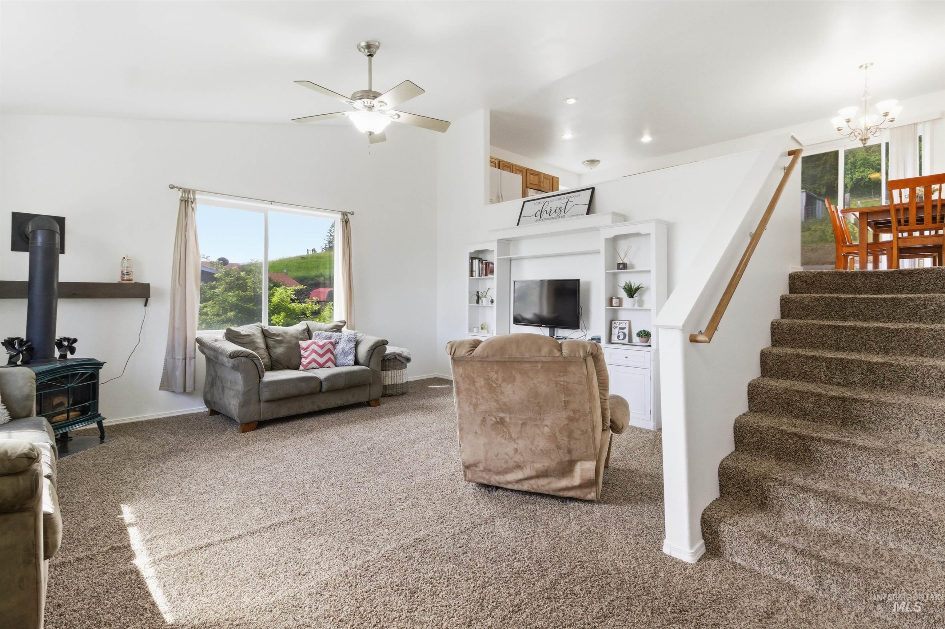 483 E Valleyview Avenue, Genesee, Idaho 83832, 5 Bedrooms, 3 Bathrooms, Residential For Sale, Price $480,000,MLS 98989240
