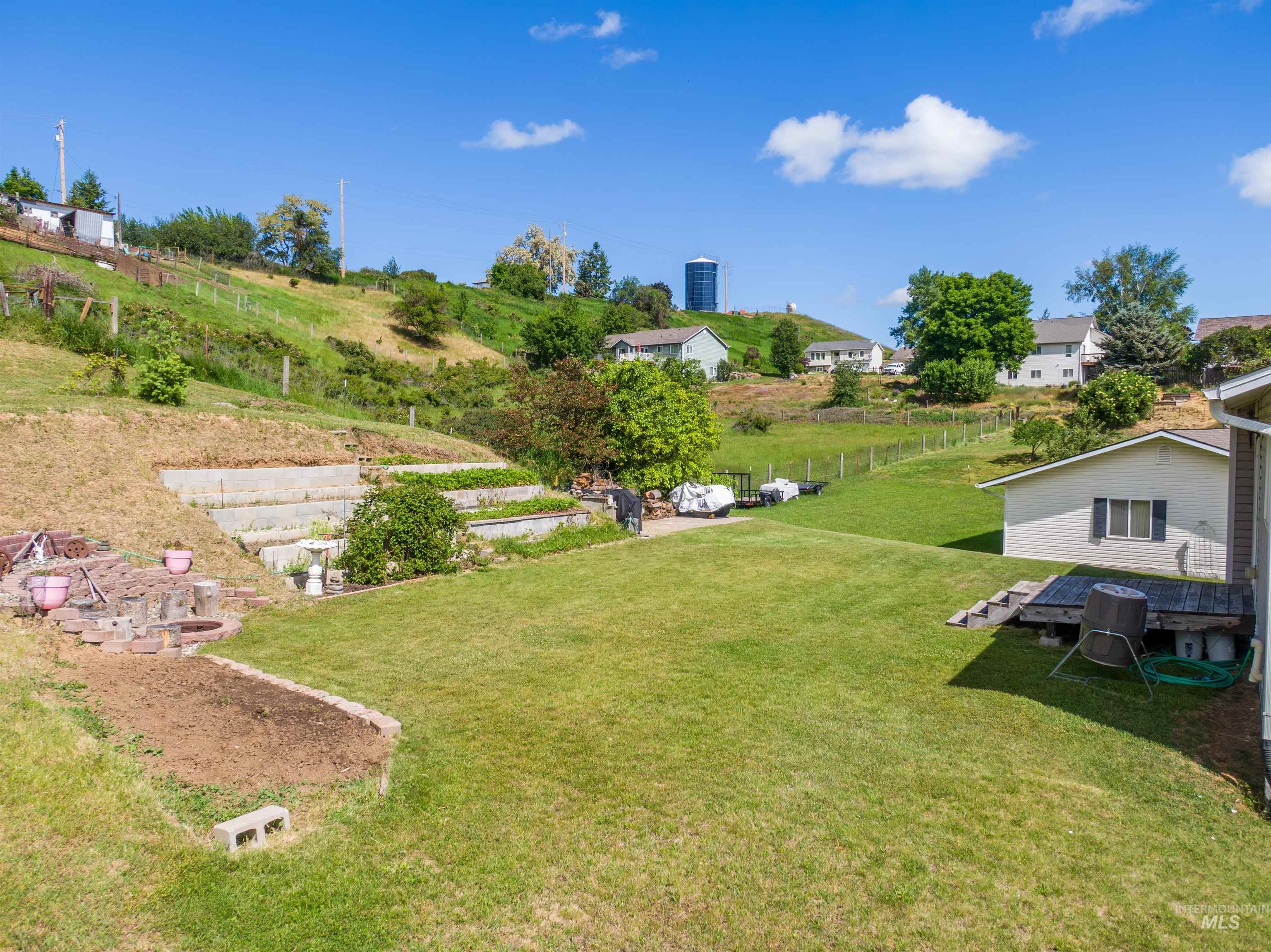483 E Valleyview Avenue, Genesee, Idaho 83832, 5 Bedrooms, 3 Bathrooms, Residential For Sale, Price $480,000,MLS 98989240