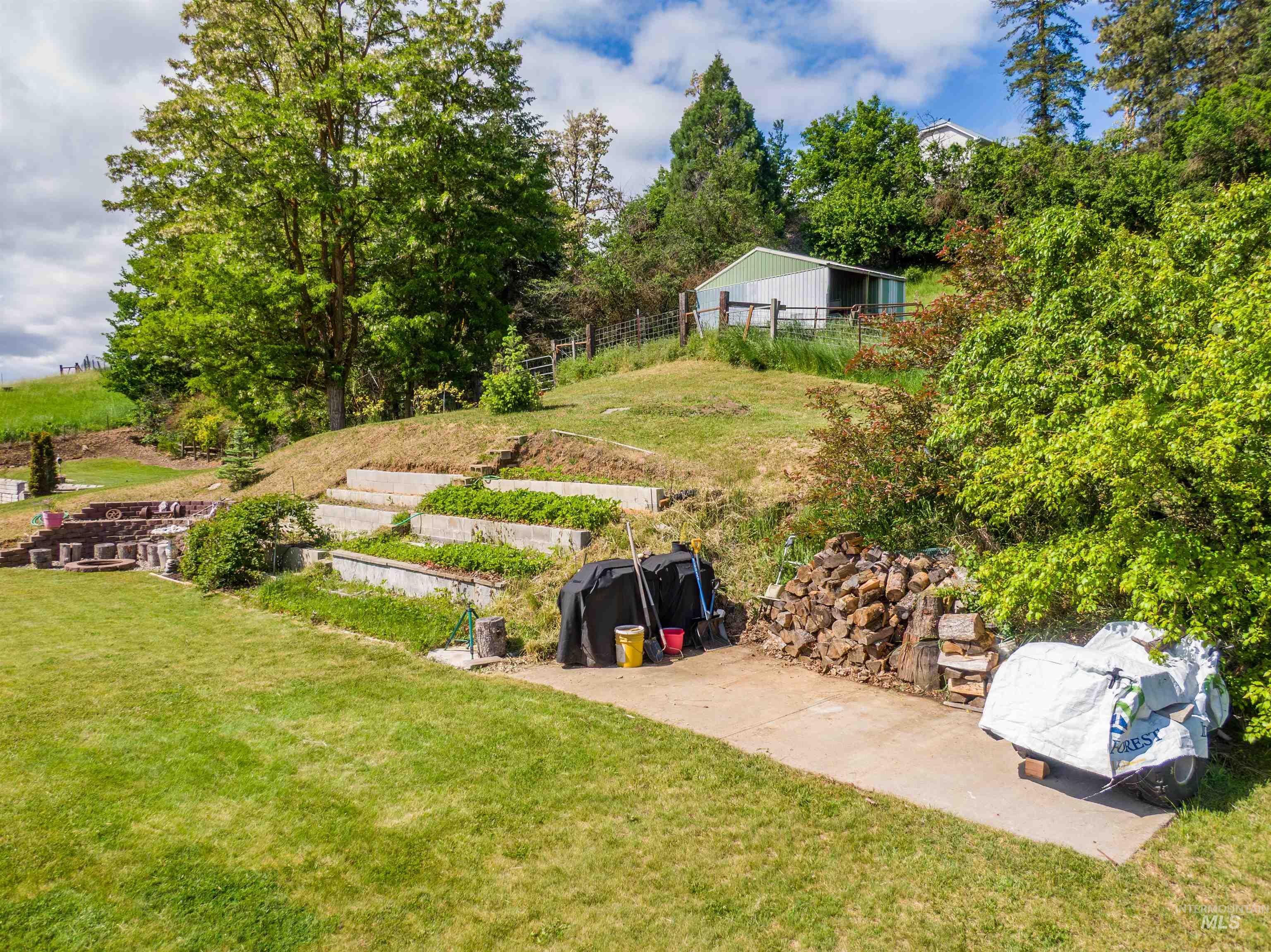 483 E Valleyview Avenue, Genesee, Idaho 83832, 5 Bedrooms, 3 Bathrooms, Residential For Sale, Price $480,000,MLS 98989240