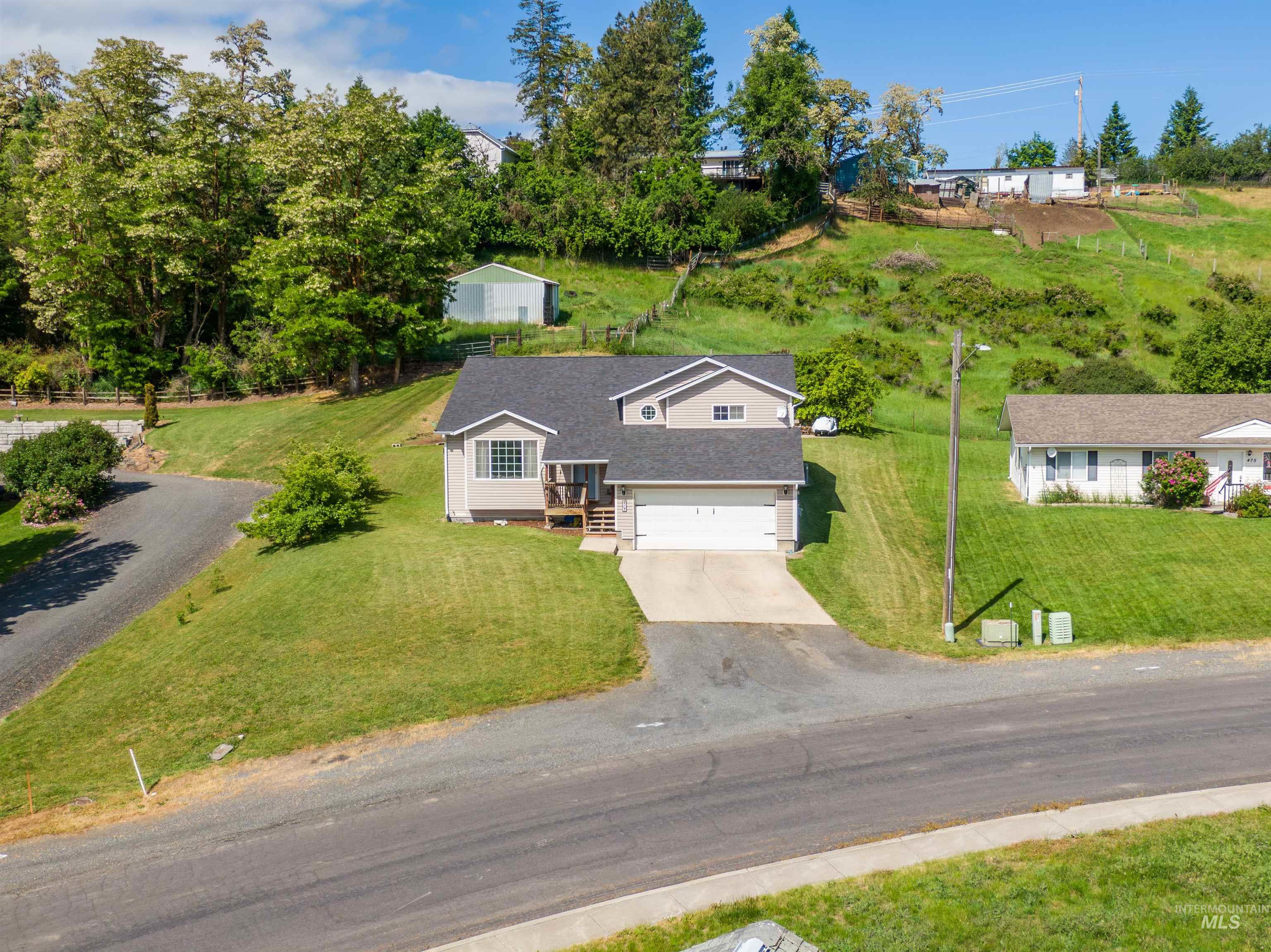 483 E Valleyview Avenue, Genesee, Idaho 83832, 5 Bedrooms, 3 Bathrooms, Residential For Sale, Price $480,000,MLS 98989240
