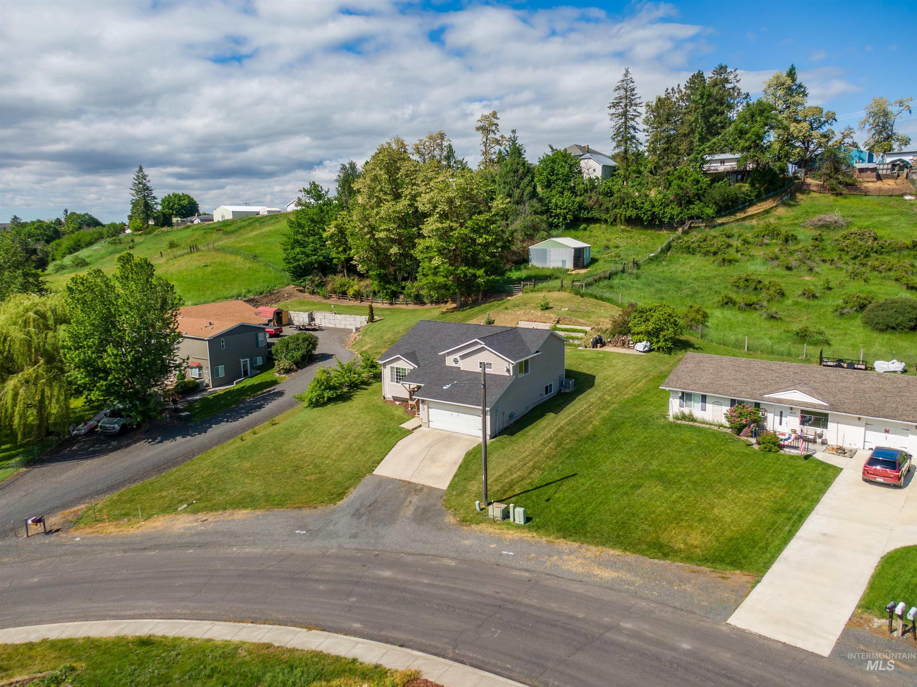 483 E Valleyview Avenue, Genesee, Idaho 83832, 5 Bedrooms, 3 Bathrooms, Residential For Sale, Price $480,000,MLS 98989240