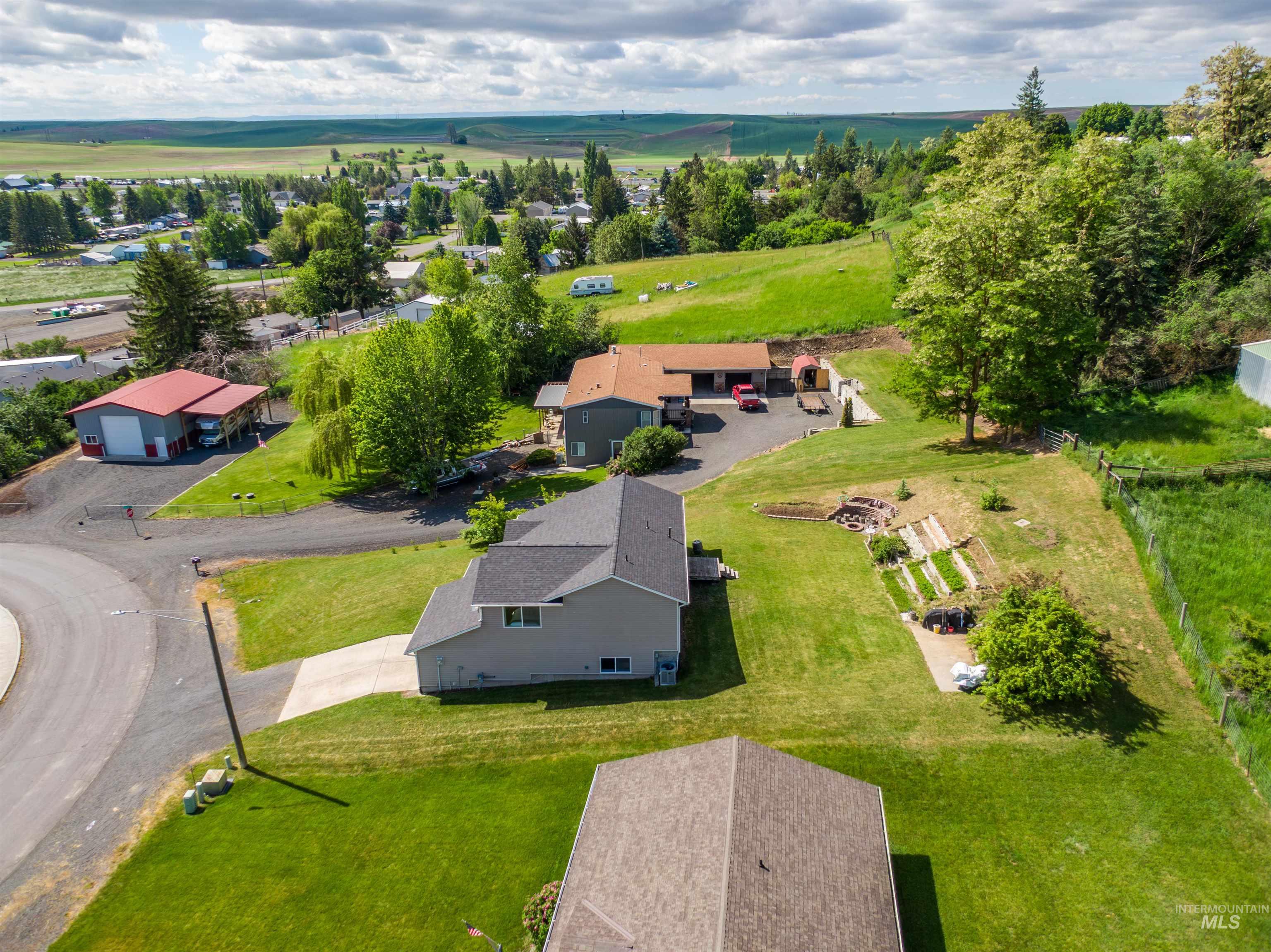483 E Valleyview Avenue, Genesee, Idaho 83832, 5 Bedrooms, 3 Bathrooms, Residential For Sale, Price $480,000,MLS 98989240