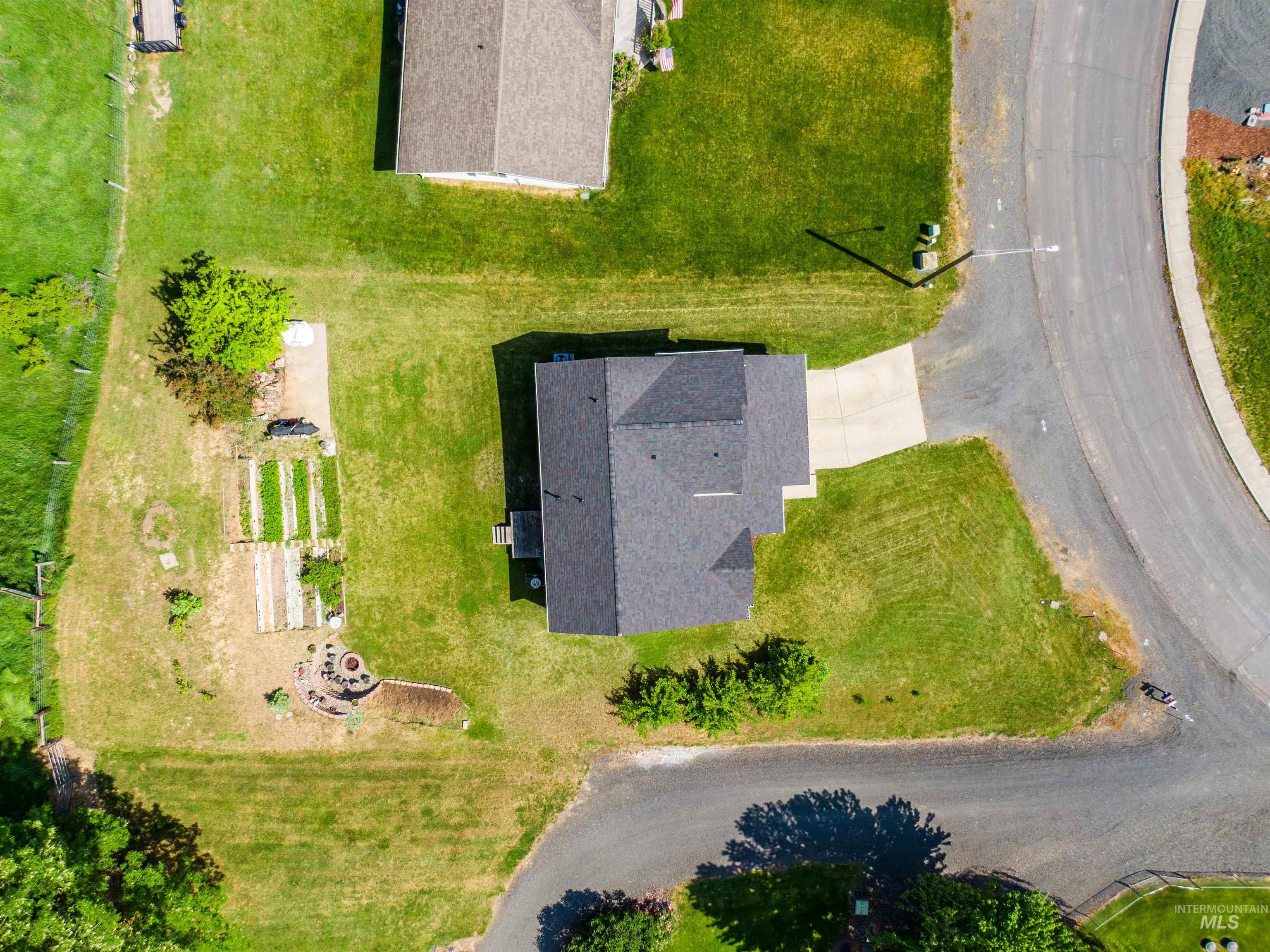 483 E Valleyview Avenue, Genesee, Idaho 83832, 5 Bedrooms, 3 Bathrooms, Residential For Sale, Price $480,000,MLS 98989240