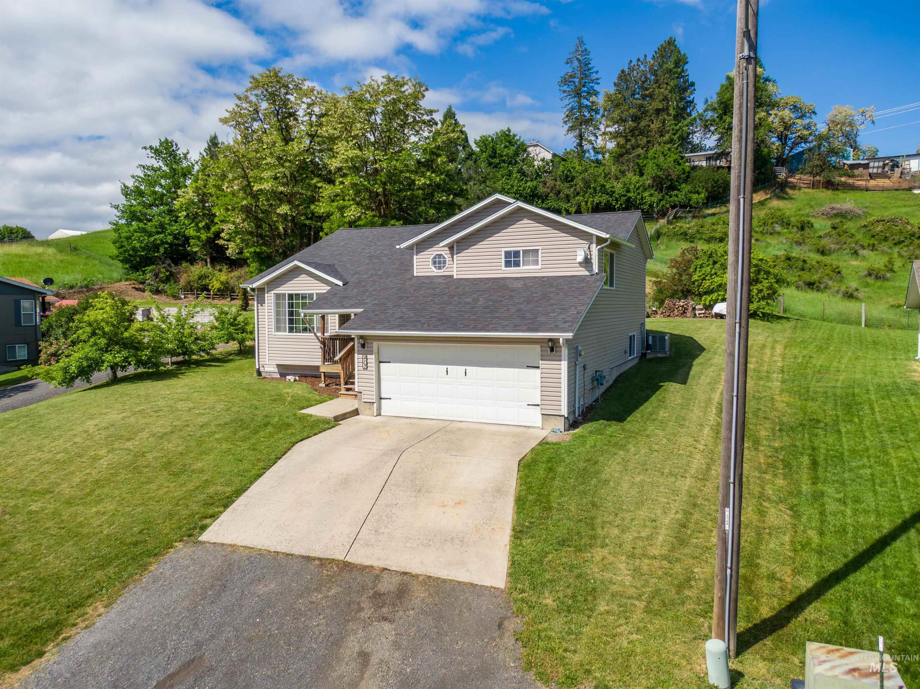483 E Valleyview Avenue, Genesee, Idaho 83832, 5 Bedrooms, 3 Bathrooms, Residential For Sale, Price $480,000,MLS 98989240