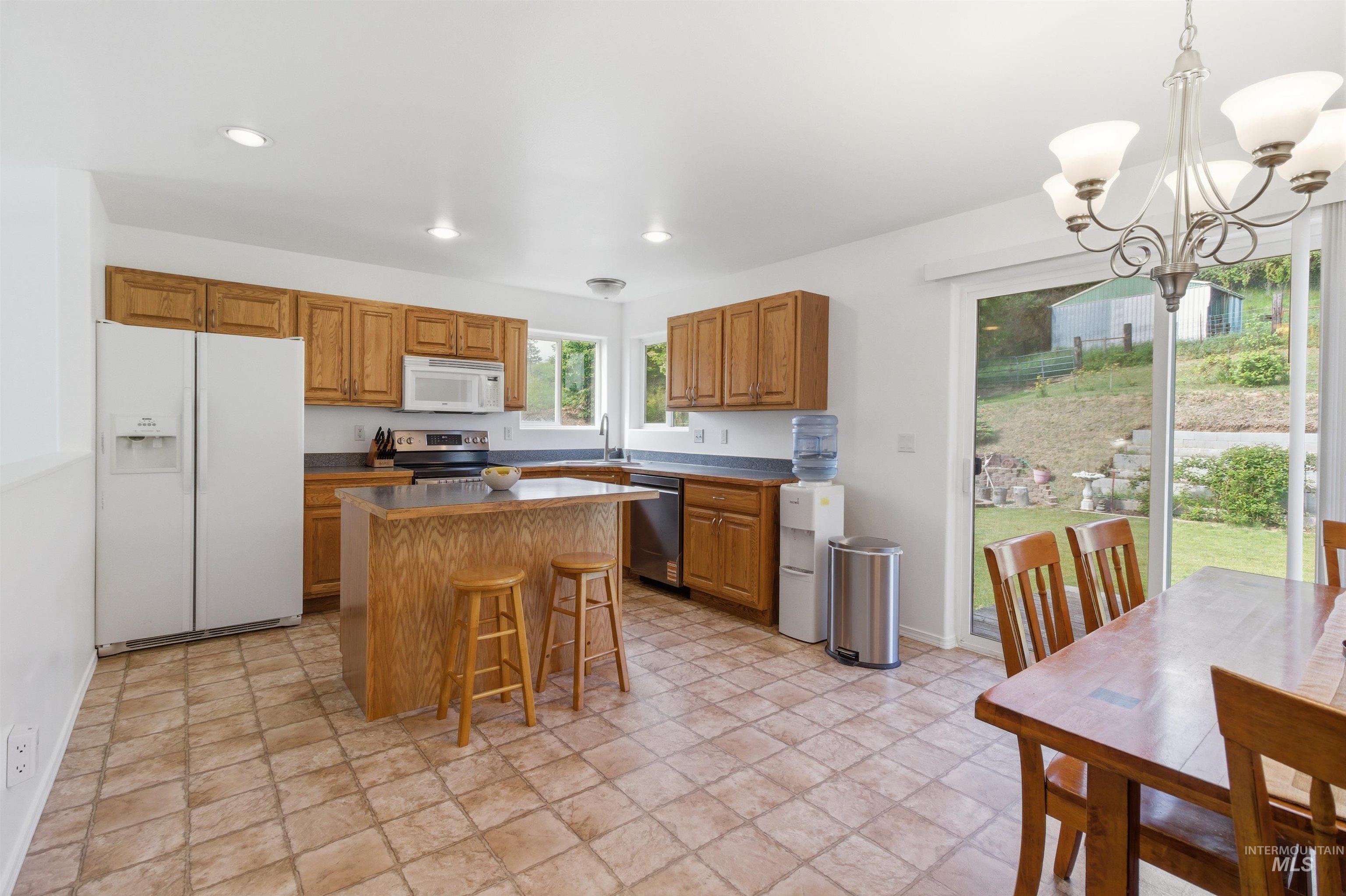 483 E Valleyview Avenue, Genesee, Idaho 83832, 5 Bedrooms, 3 Bathrooms, Residential For Sale, Price $480,000,MLS 98989240