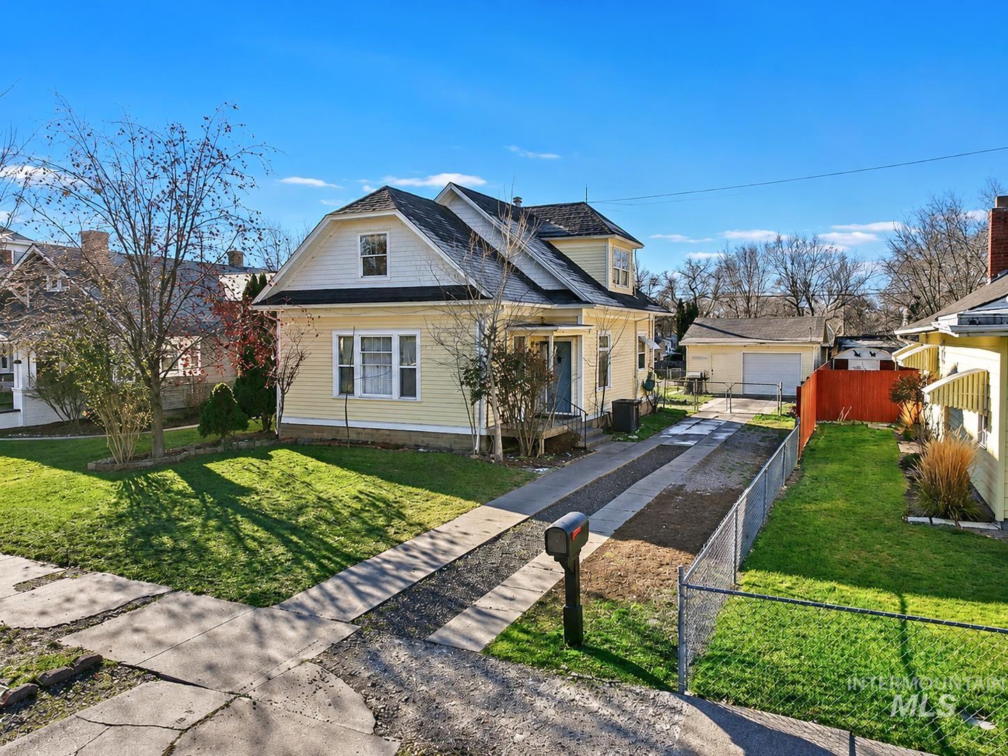 242 8th Ave E, Twin Falls, Idaho 83301, 4 Bedrooms, 2 Bathrooms, Residential For Sale, Price $339,900,MLS 98989242
