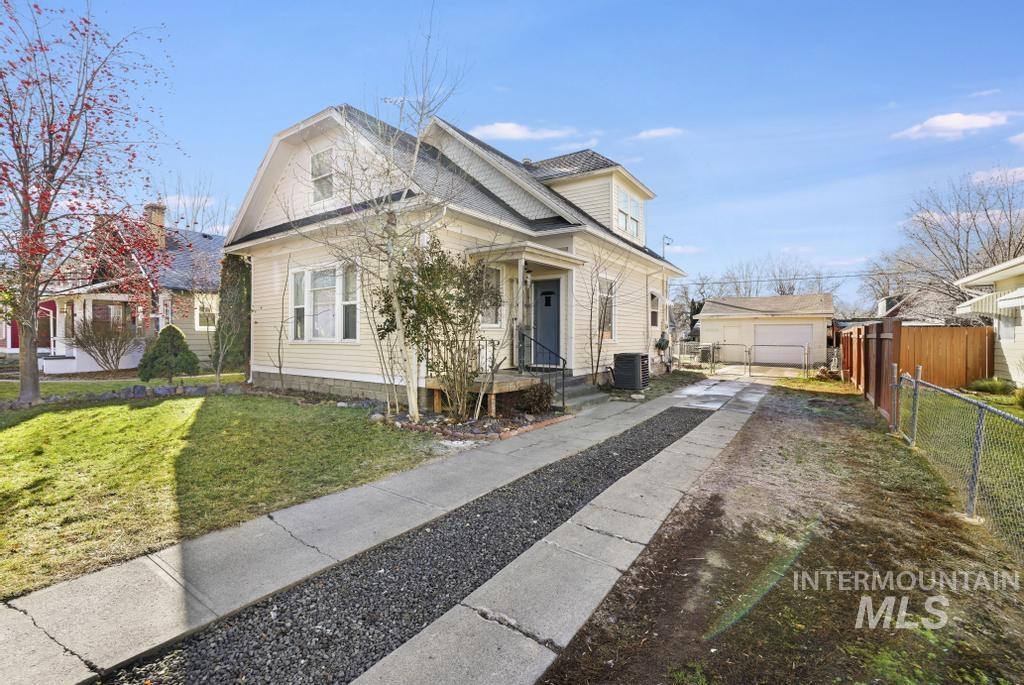 242 8th Ave E, Twin Falls, Idaho 83301, 4 Bedrooms, 2 Bathrooms, Residential For Sale, Price $339,900,MLS 98989242