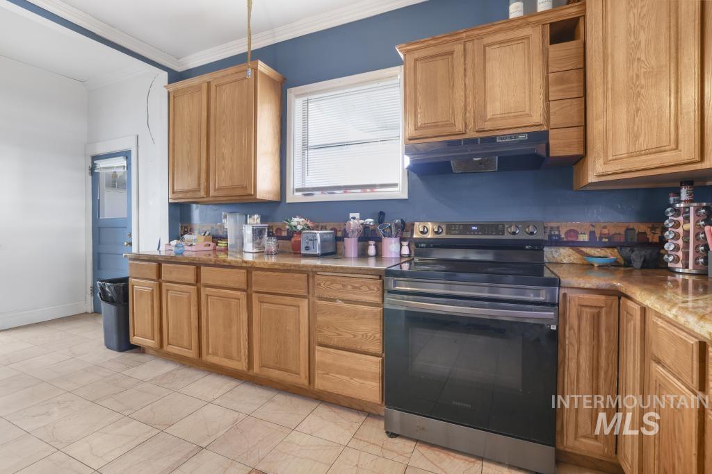 242 8th Ave E, Twin Falls, Idaho 83301, 4 Bedrooms, 2 Bathrooms, Residential For Sale, Price $339,900,MLS 98989242