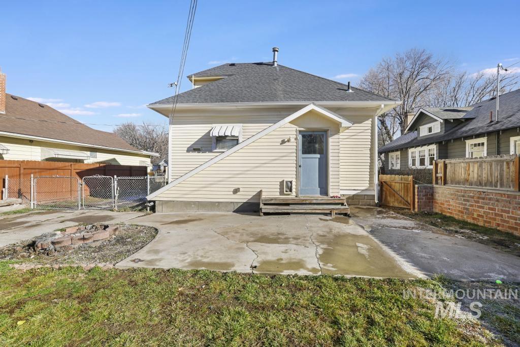 242 8th Ave E, Twin Falls, Idaho 83301, 4 Bedrooms, 2 Bathrooms, Residential For Sale, Price $339,900,MLS 98989242