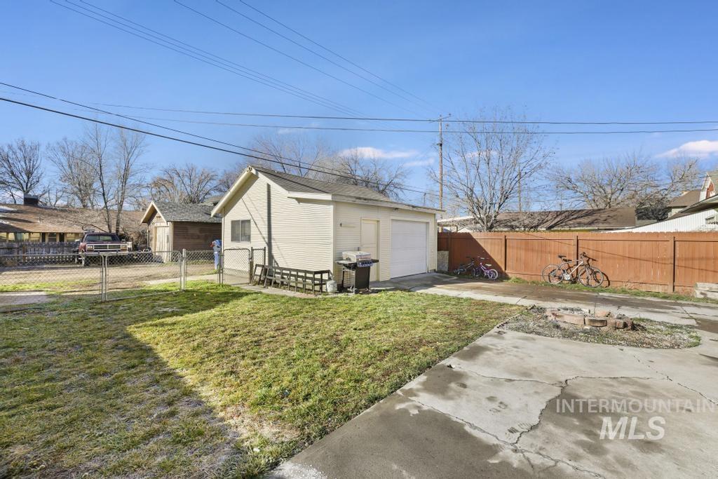 242 8th Ave E, Twin Falls, Idaho 83301, 4 Bedrooms, 2 Bathrooms, Residential For Sale, Price $339,900,MLS 98989242