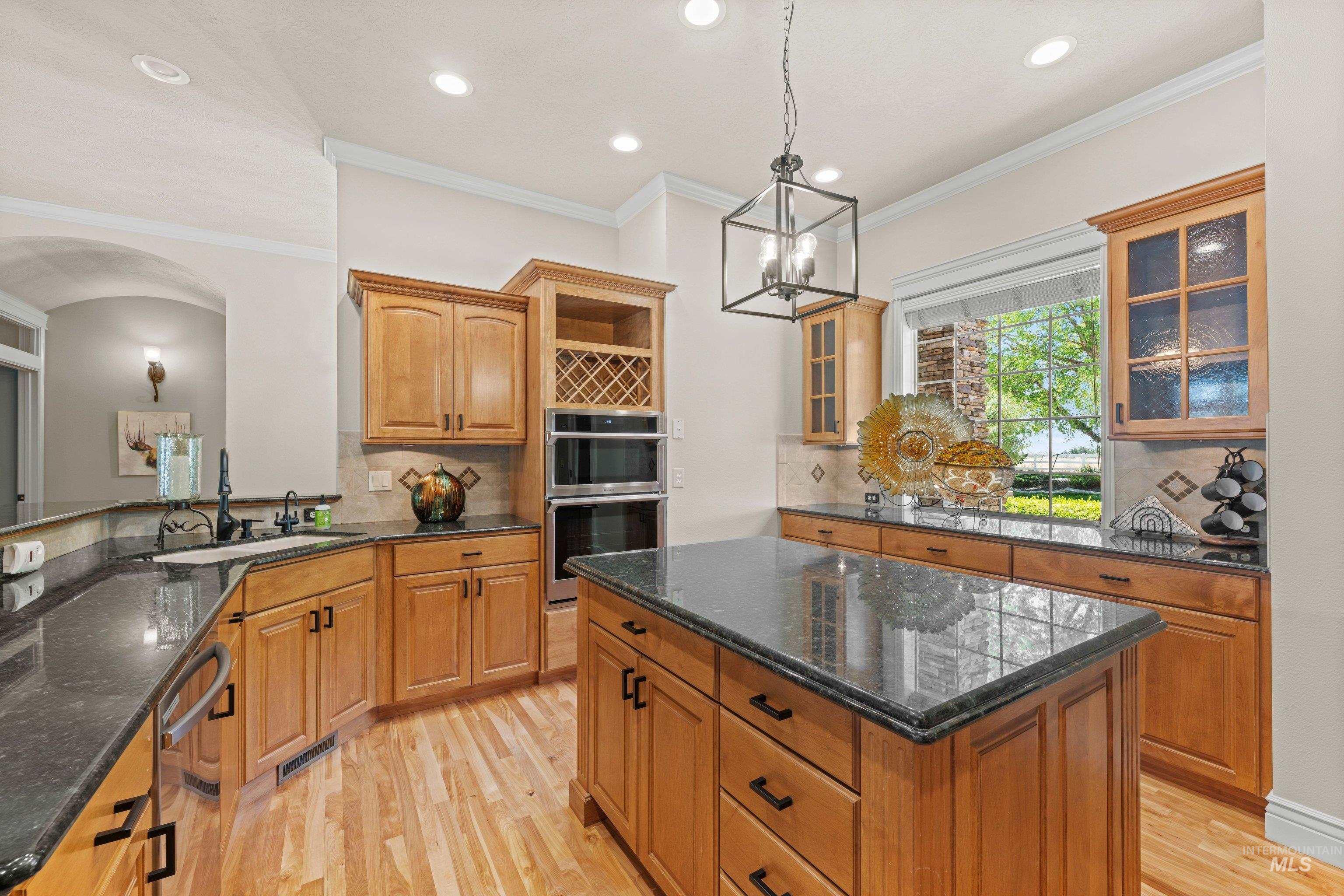 214 E Shafer Vw, Meridian, Idaho 83642-2581, 5 Bedrooms, 4.5 Bathrooms, Residential For Sale, Price $1,209,000,MLS 98989243