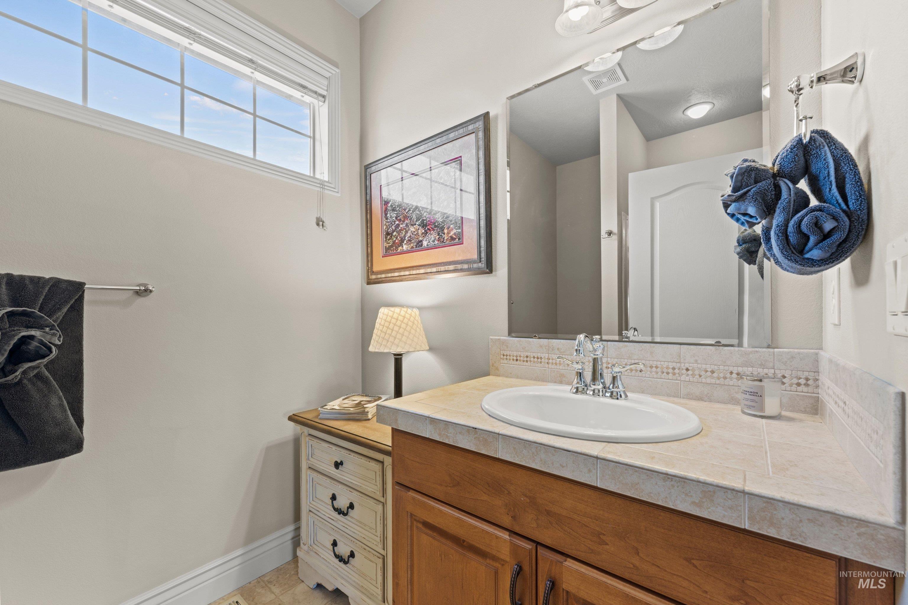 214 E Shafer Vw, Meridian, Idaho 83642-2581, 5 Bedrooms, 4.5 Bathrooms, Residential For Sale, Price $1,209,000,MLS 98989243